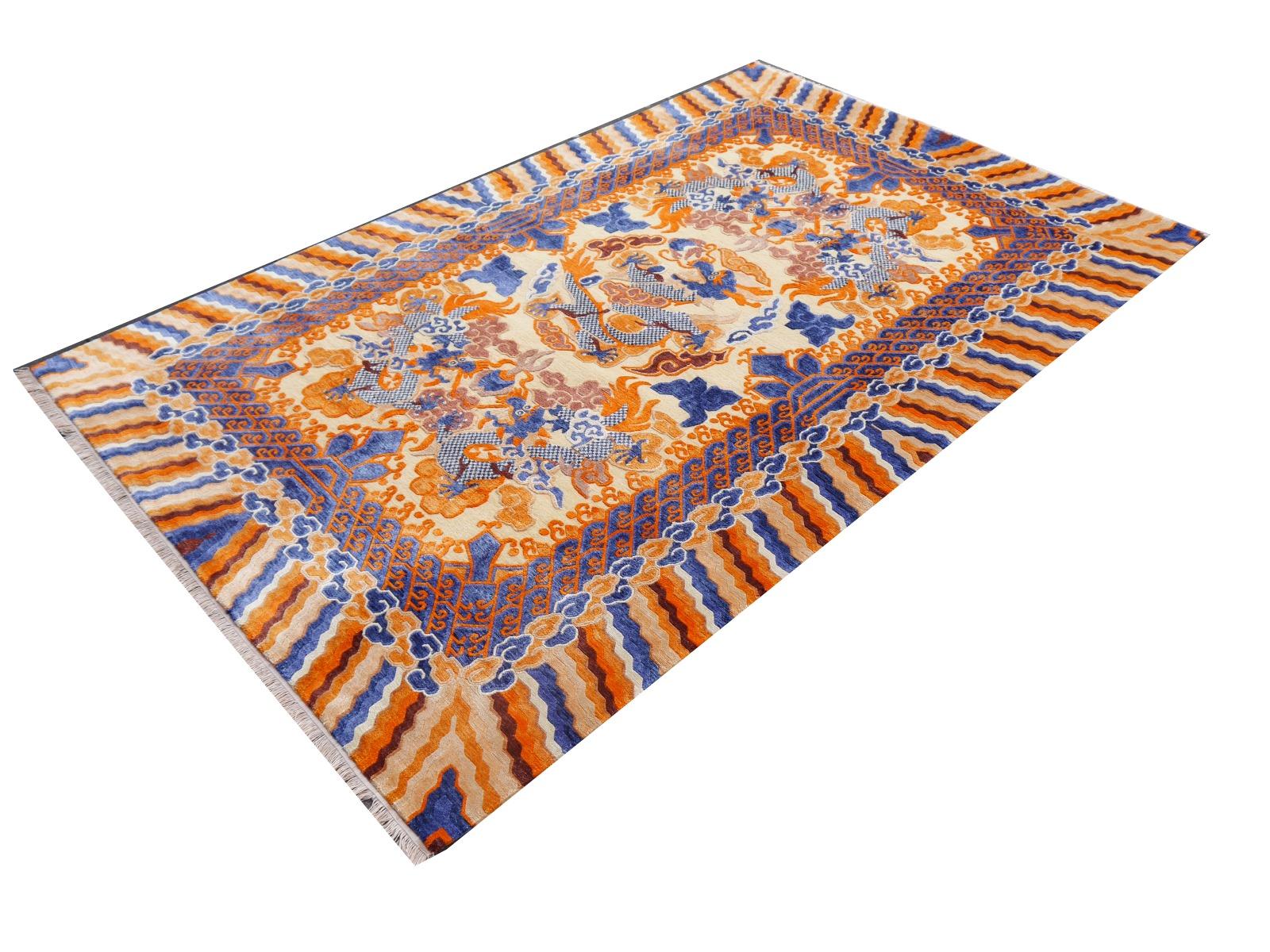 Teppich aus Wolle und Seide im Drachendesign im Stil von chinesischen Kansu-Teppichen (21. Jahrhundert und zeitgenössisch) im Angebot