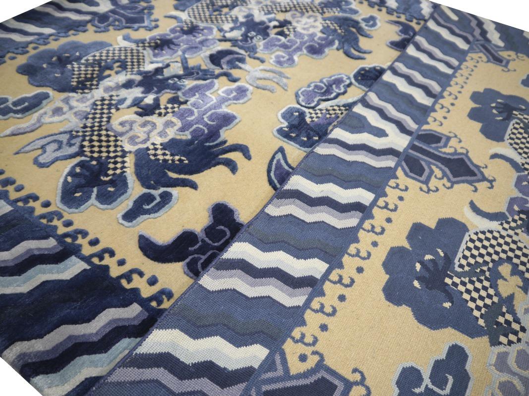 Teppich im Drachenmuster aus Wolle und Seide im chinesischen kaiserlichen Kansu-Stil in Blau und Beige im Angebot 6