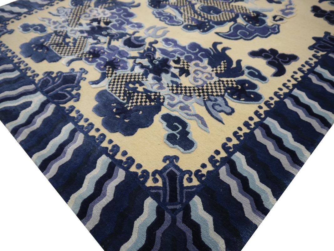 Teppich im Drachenmuster aus Wolle und Seide im chinesischen kaiserlichen Kansu-Stil in Blau und Beige im Angebot 7