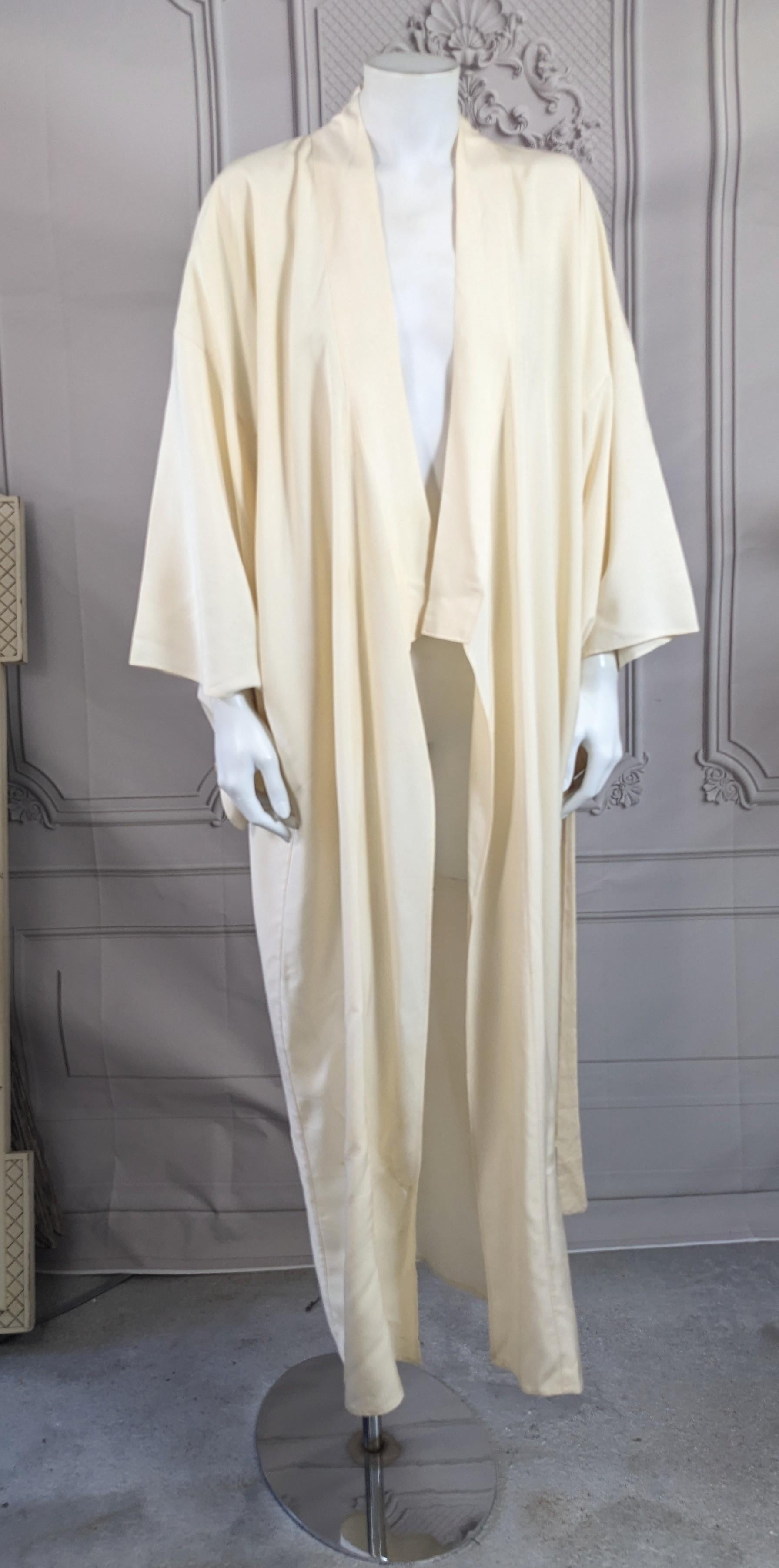 Dragon Embroidered Kimono In Good Condition For Sale In New York, NY