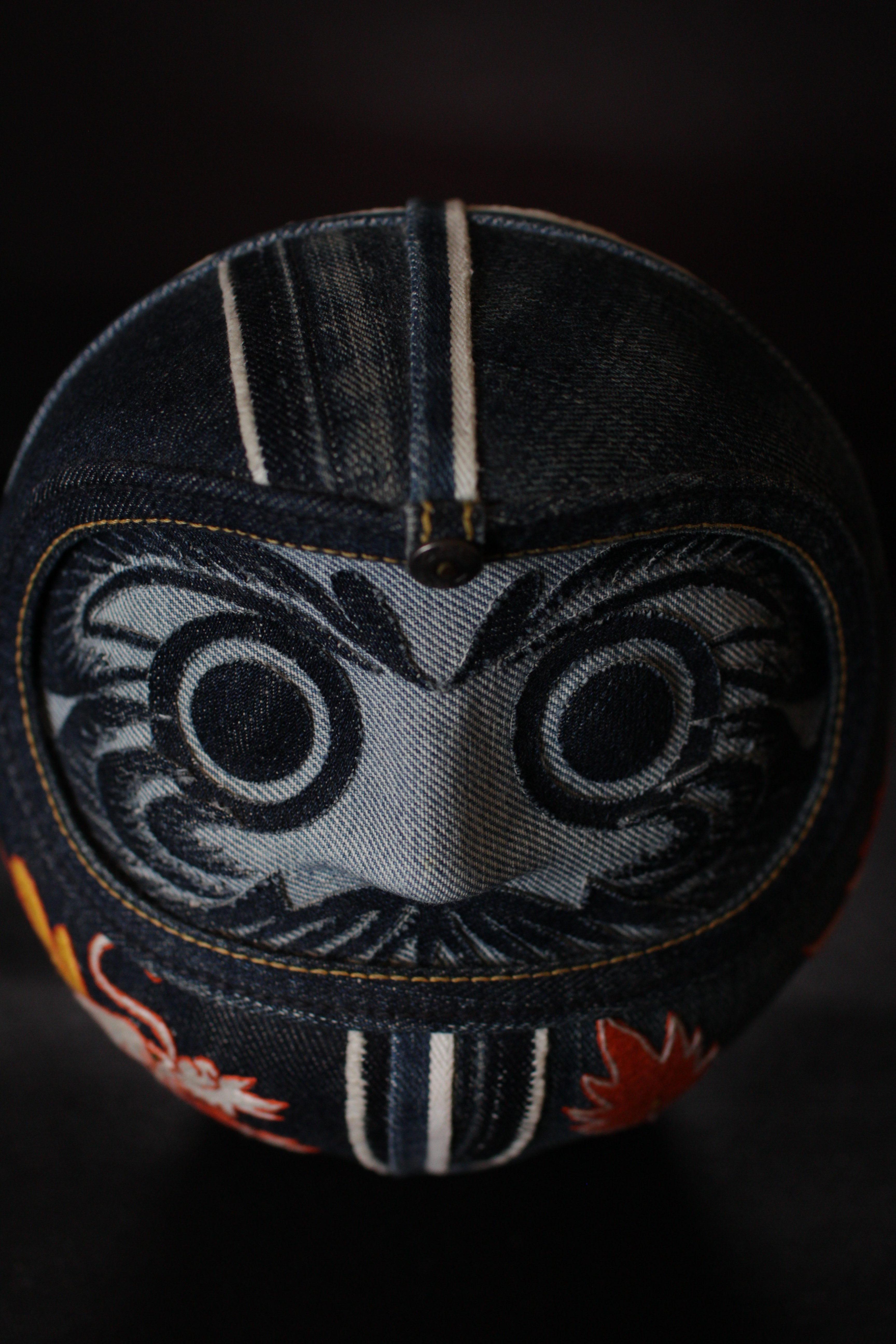 

Daruma is a traditional Japanese figurine that means to get up again and again even after falling down.
It has been loved as a decoration to ward off evil or to express wishes for about 400 years.

The meaning of the face beard is the crane for