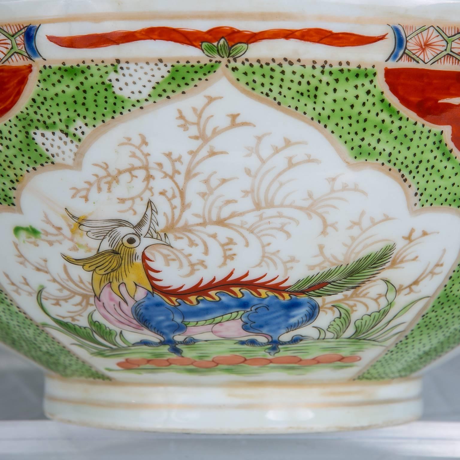 Dragons in Compartments Porcelain Punch Bowl Made, circa 1880 (Qing-Dynastie)