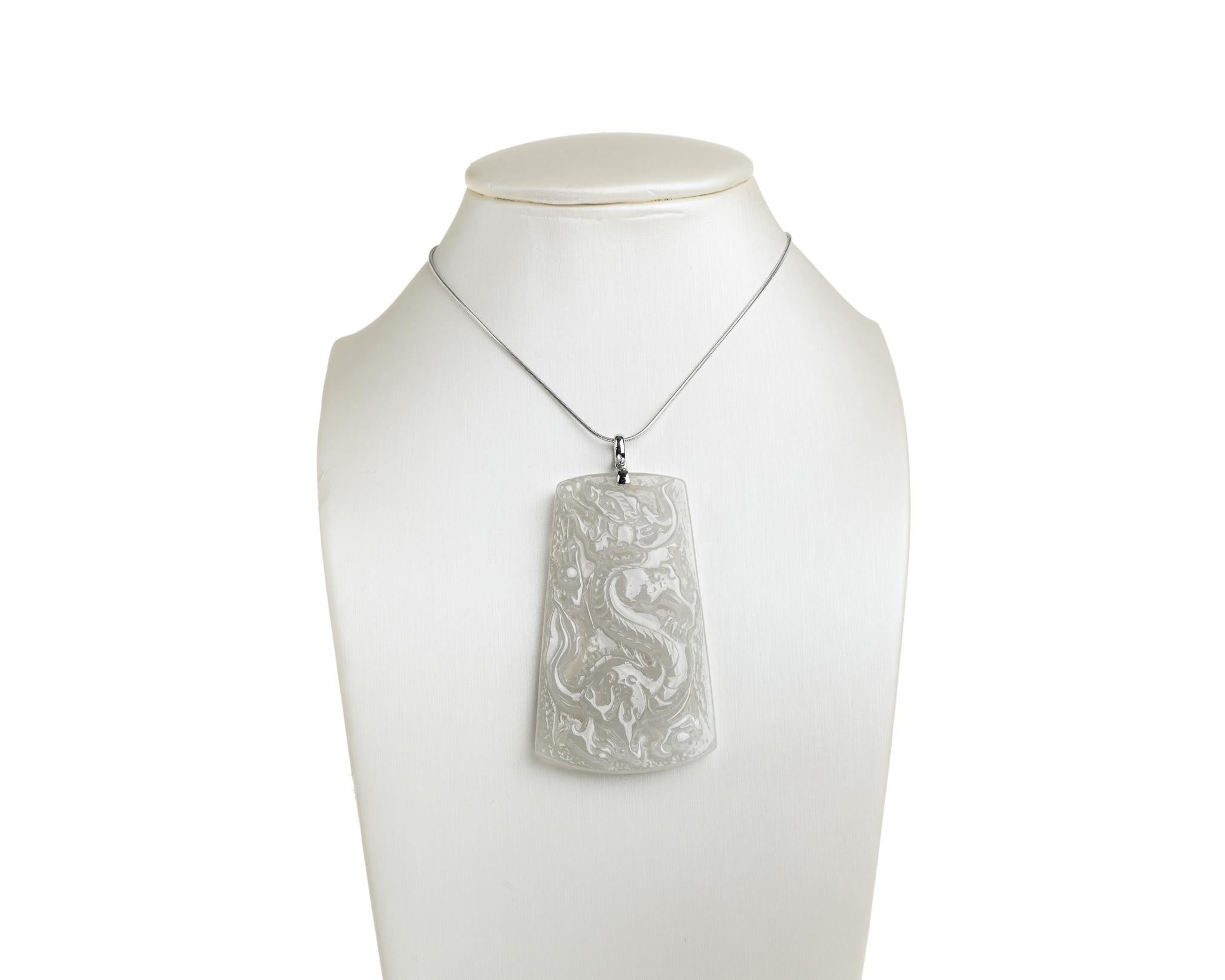 Pendentif dragon jaune clair et jadéite glacée, certifié non traité Unisexe en vente