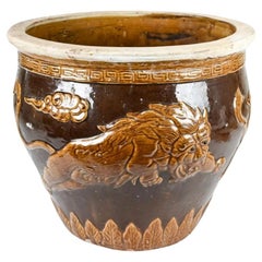 Fioriera asiatica rotonda in ceramica a rilievo di drago