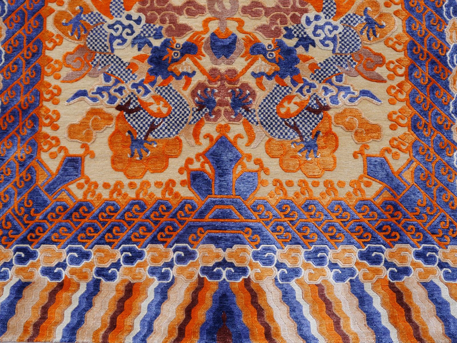 Tapis Kansu chinois ancien en laine et soie avec 5 dragons à griffes en vente 3