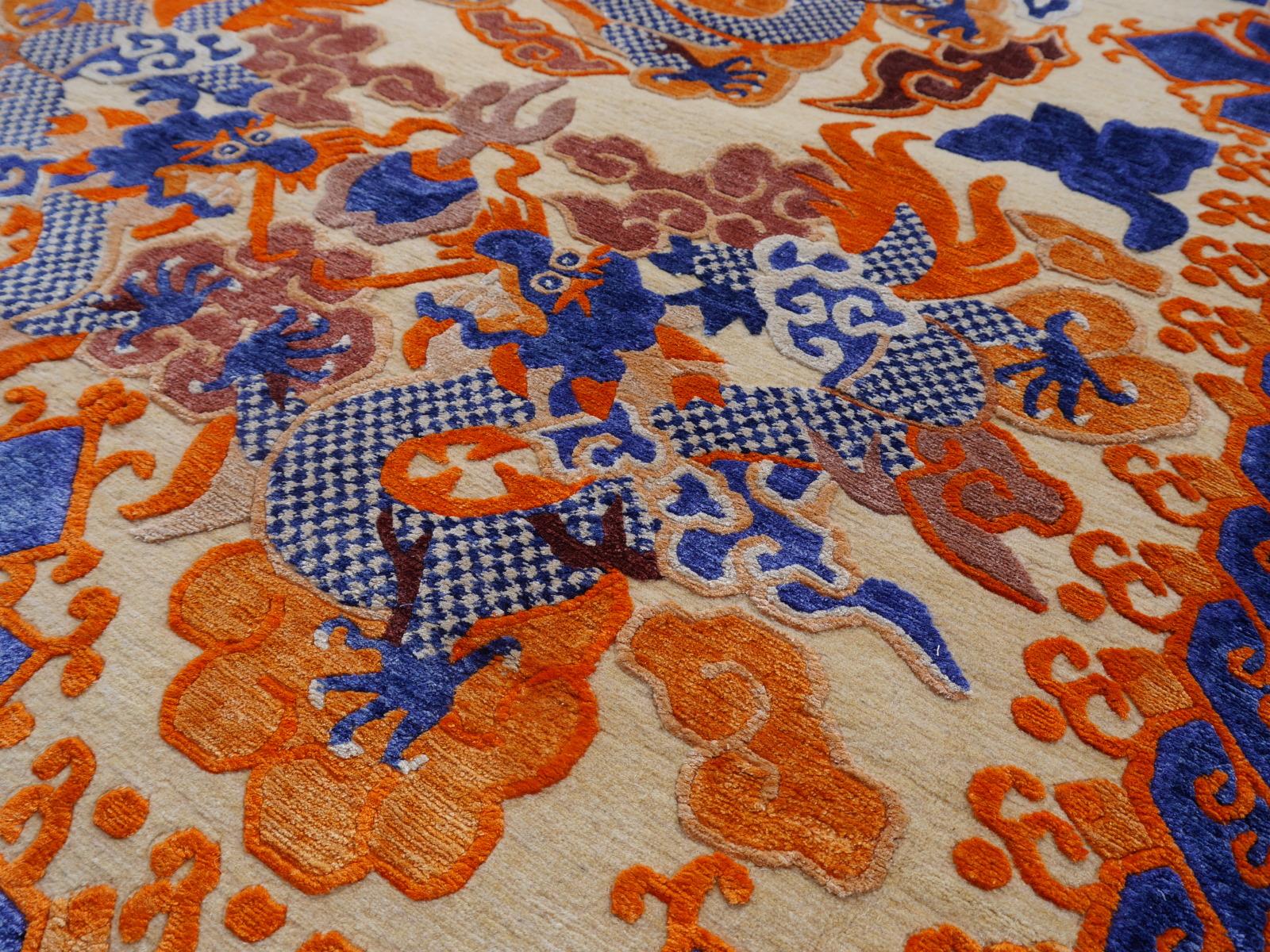 Tapis Kansu chinois ancien en laine et soie avec 5 dragons à griffes en vente 9