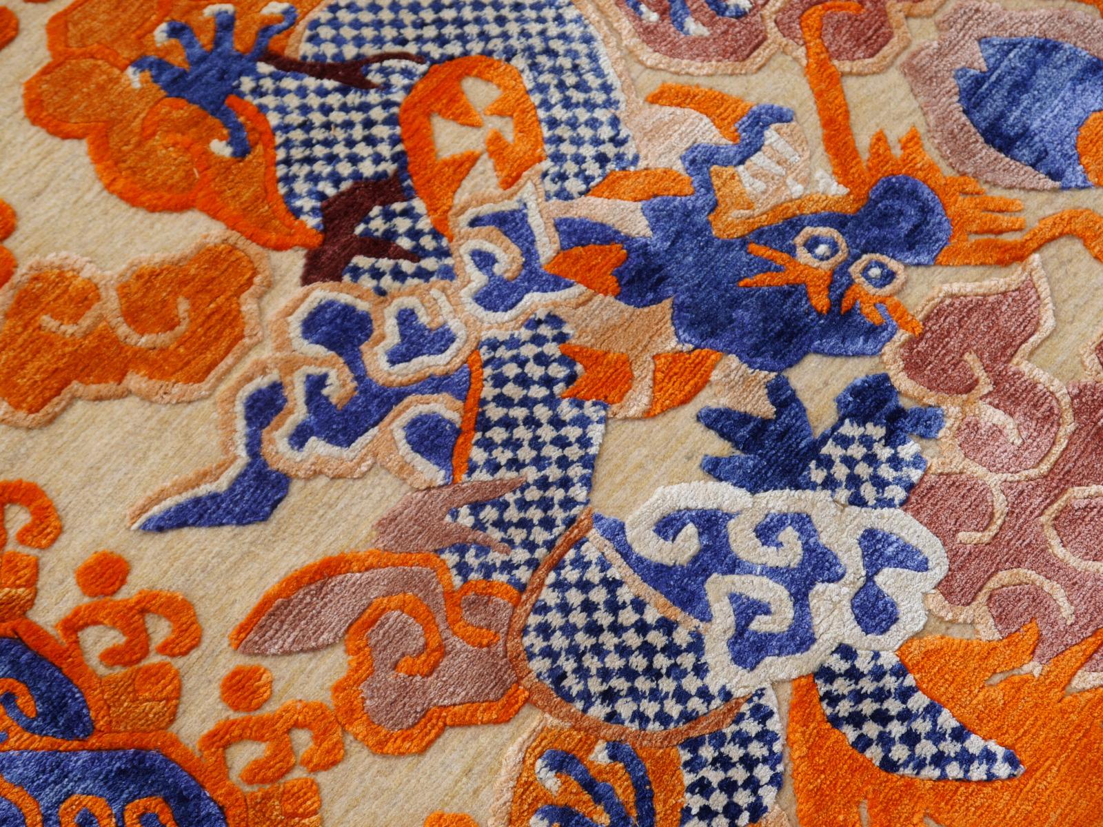 XXIe siècle et contemporain Tapis Kansu chinois ancien en laine et soie avec 5 dragons à griffes en vente