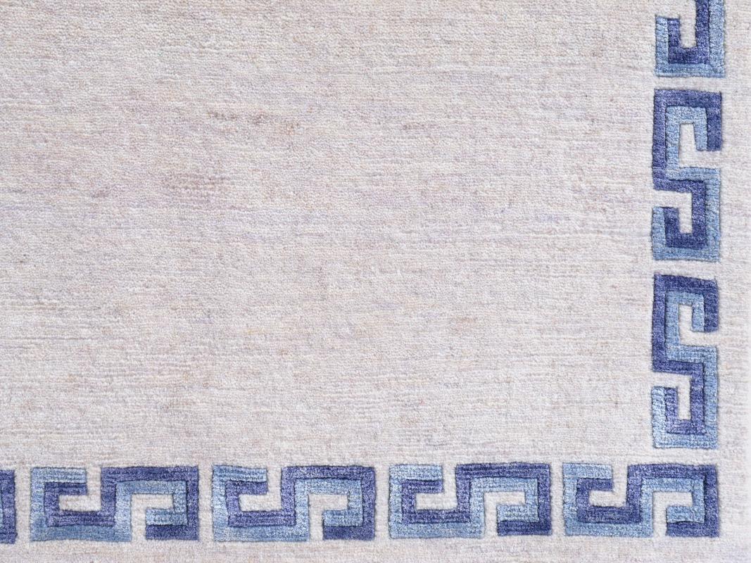 Dragon Teppich aus Wolle und Seide im chinesischen Stil in Blau und Beige, Djoharian-Design (Nepalesisch) im Angebot