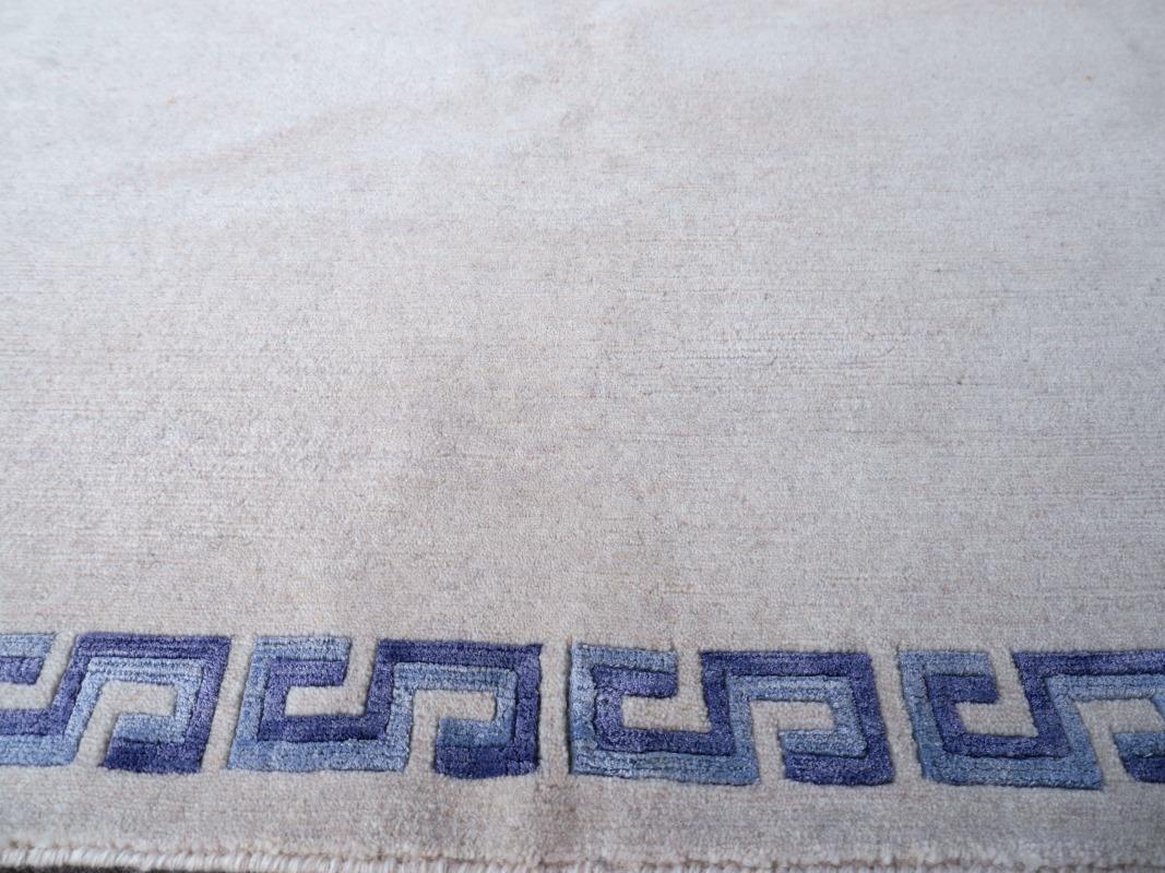Dragon Teppich aus Wolle und Seide im chinesischen Stil in Blau und Beige, Djoharian-Design (21. Jahrhundert und zeitgenössisch) im Angebot