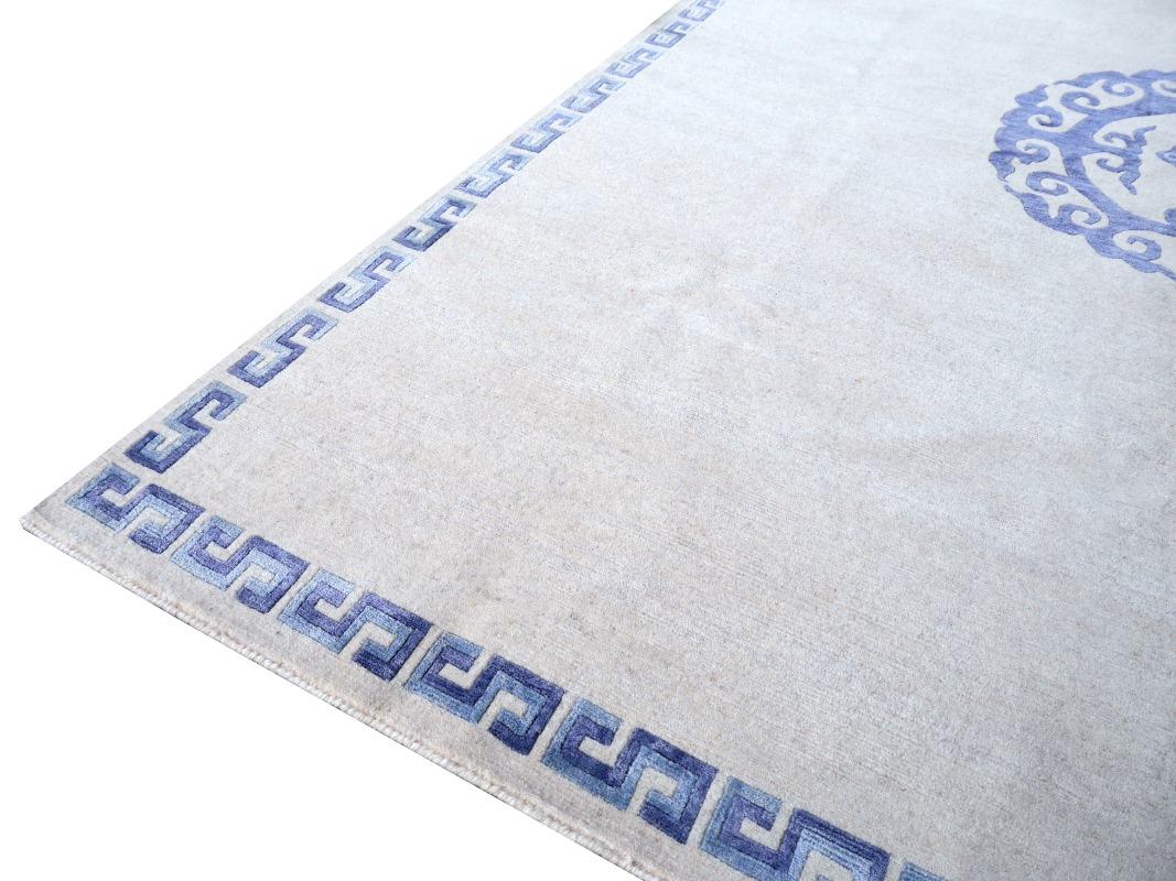 Dragon Teppich aus Wolle und Seide im chinesischen Stil in Blau und Beige, Djoharian-Design im Angebot 1