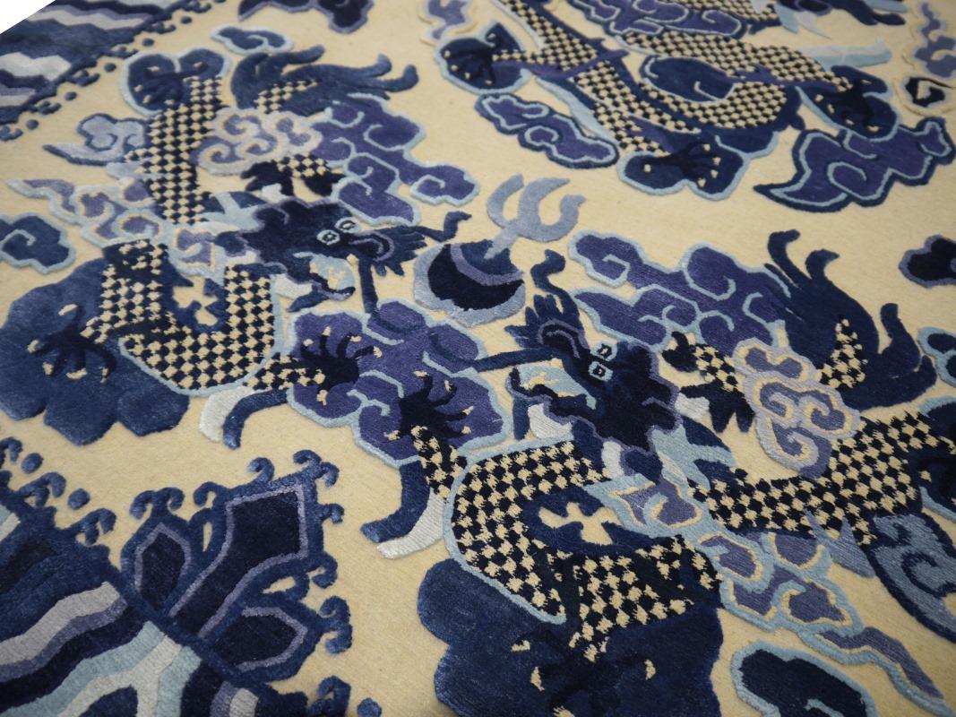 Tappeto Dragon in lana e seta stile Tappeto imperiale cinese blu beige, Djoharian Design in vendita 2