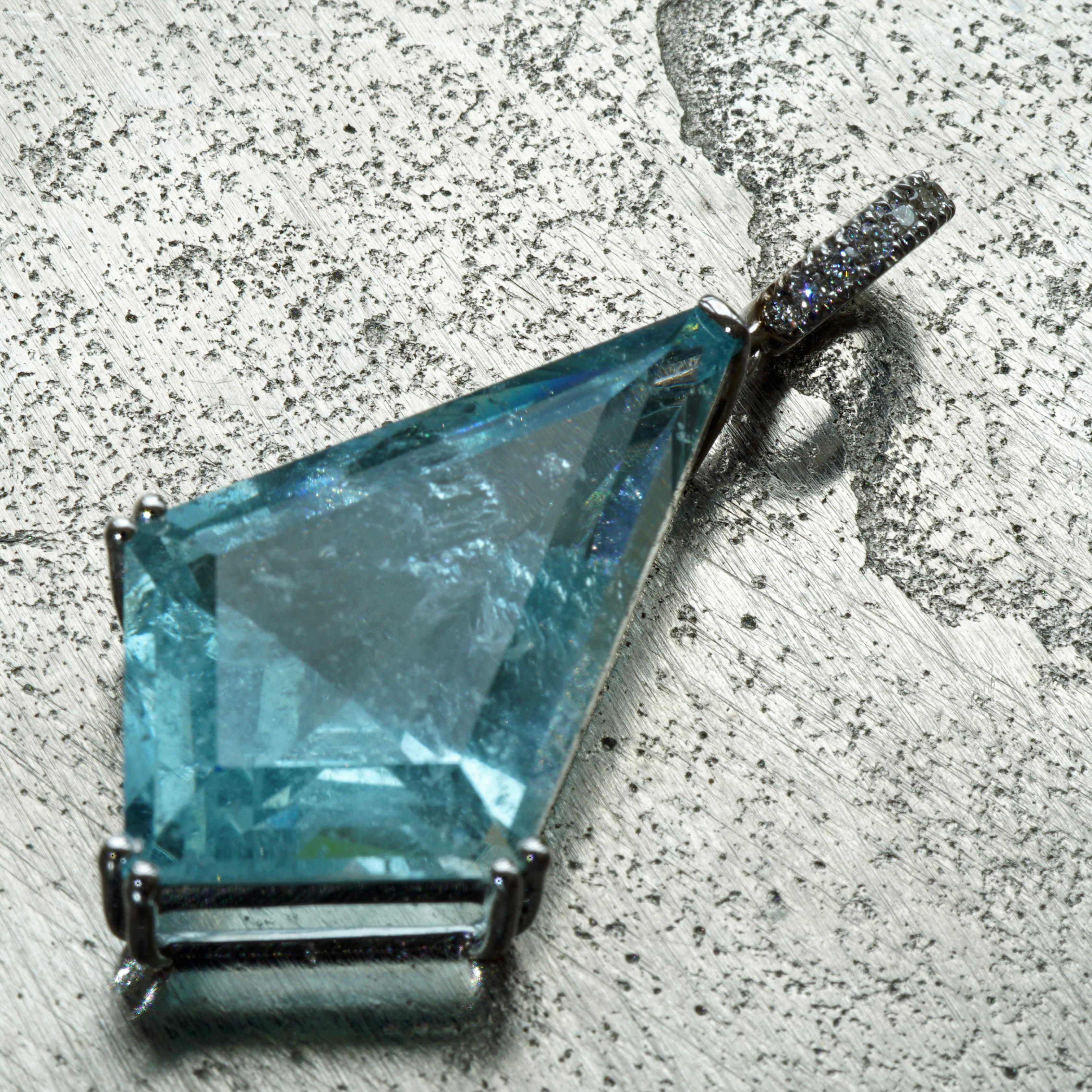 Modern Dragon Shape Aquamarin Diamond Pendant Beautiful Dark Color 16 Carat
