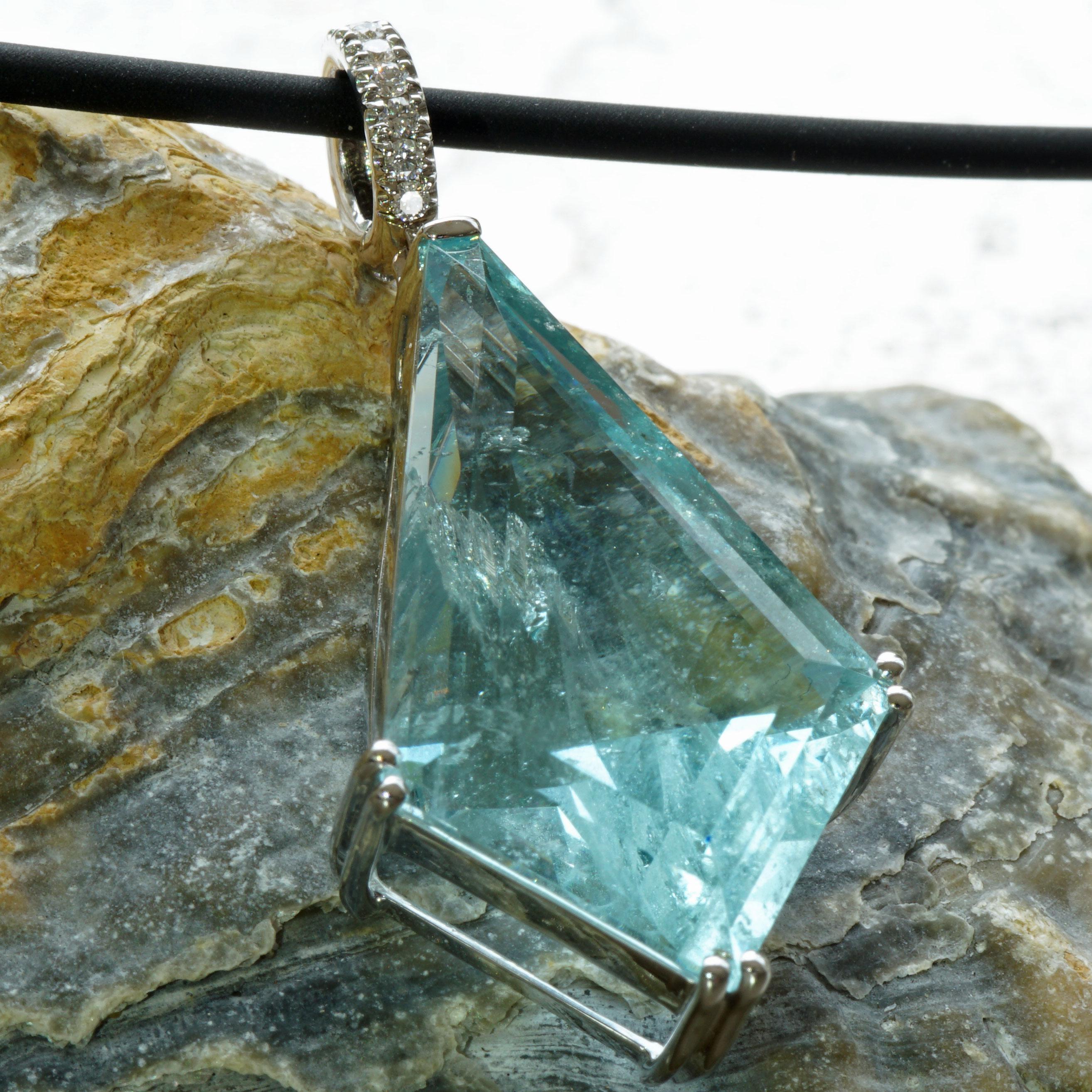 Dragon Shape Aquamarin Diamond Pendant Beautiful Dark Color 16 Carat 1