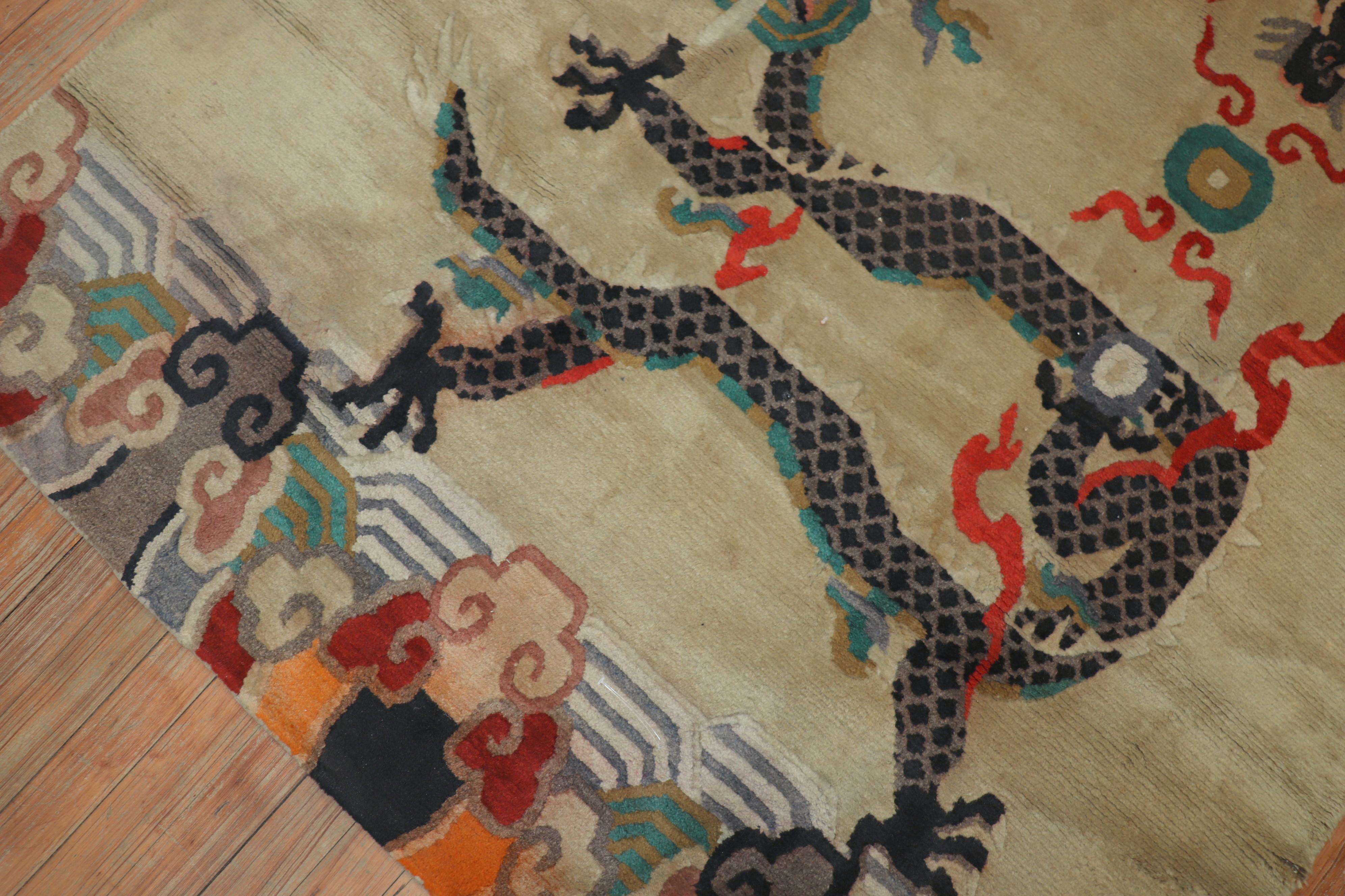 Tang Tapis tibétain vintage en forme de dragon en vente