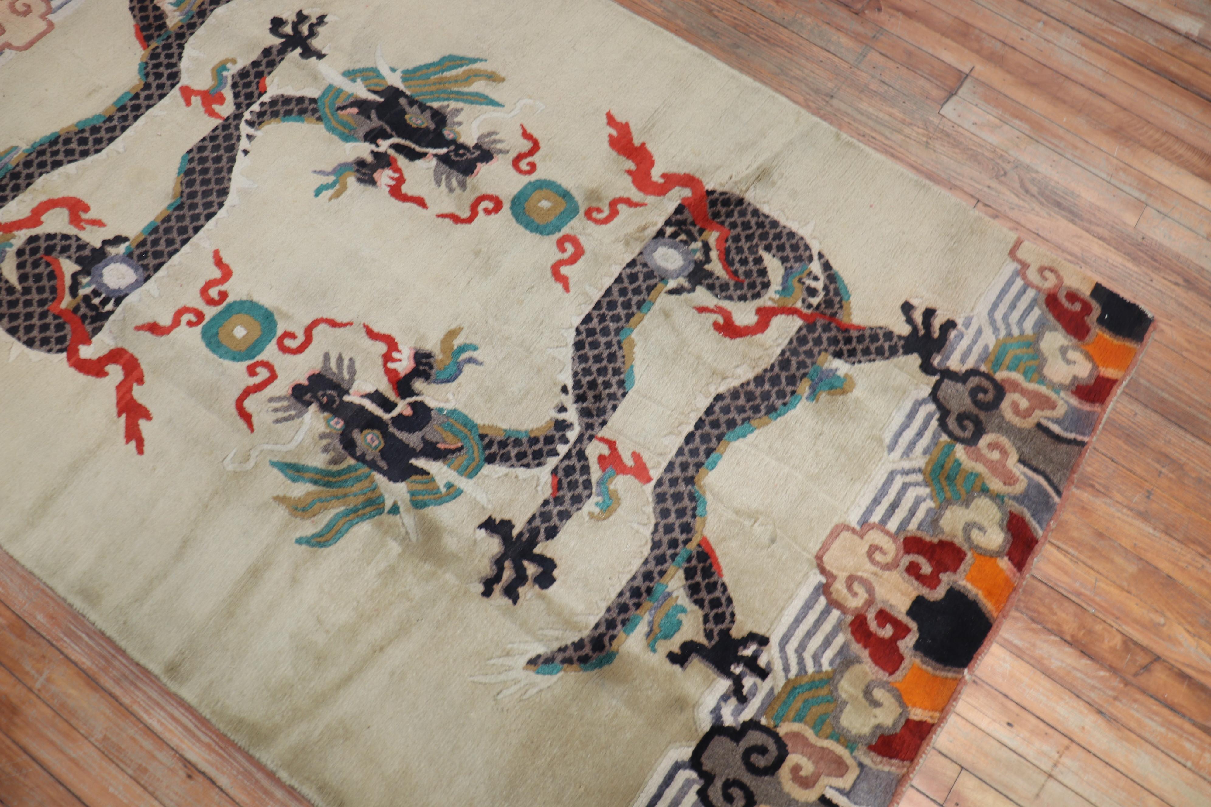 Tibétain Tapis tibétain vintage en forme de dragon en vente