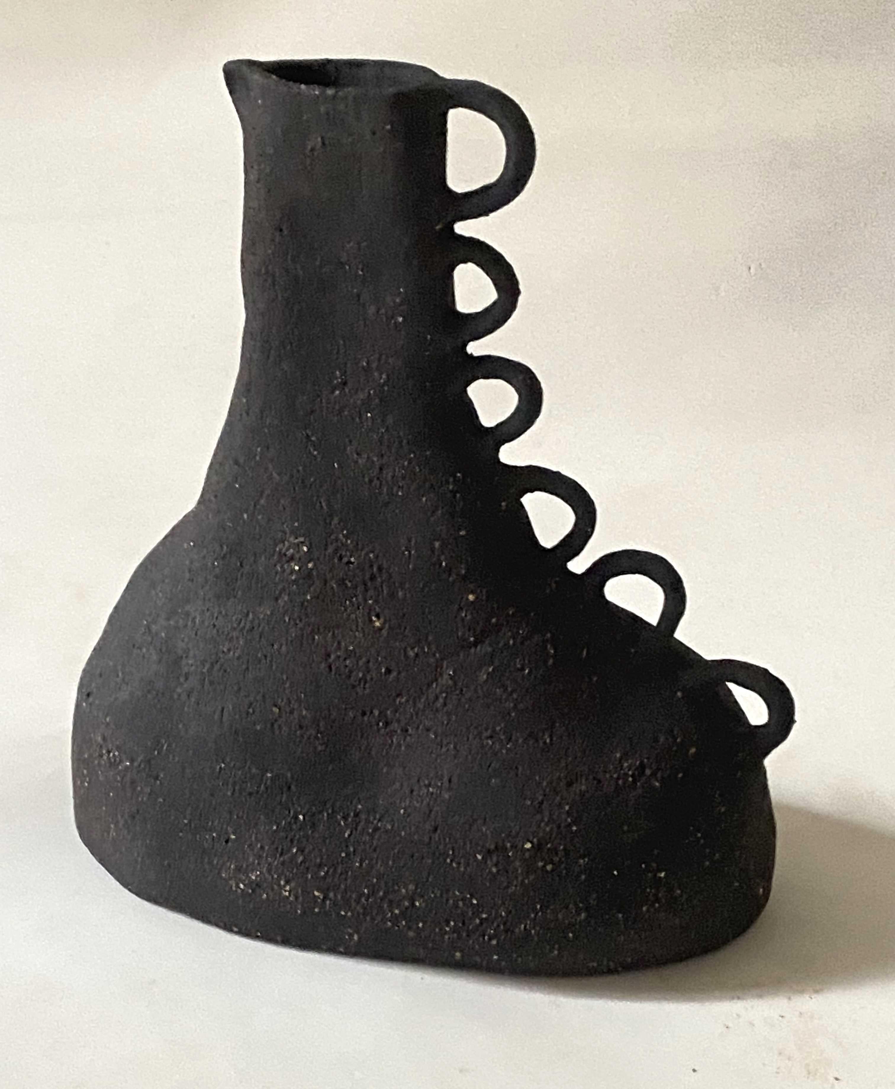 Moderno Vaso Dragon di Oikos Estudio in vendita