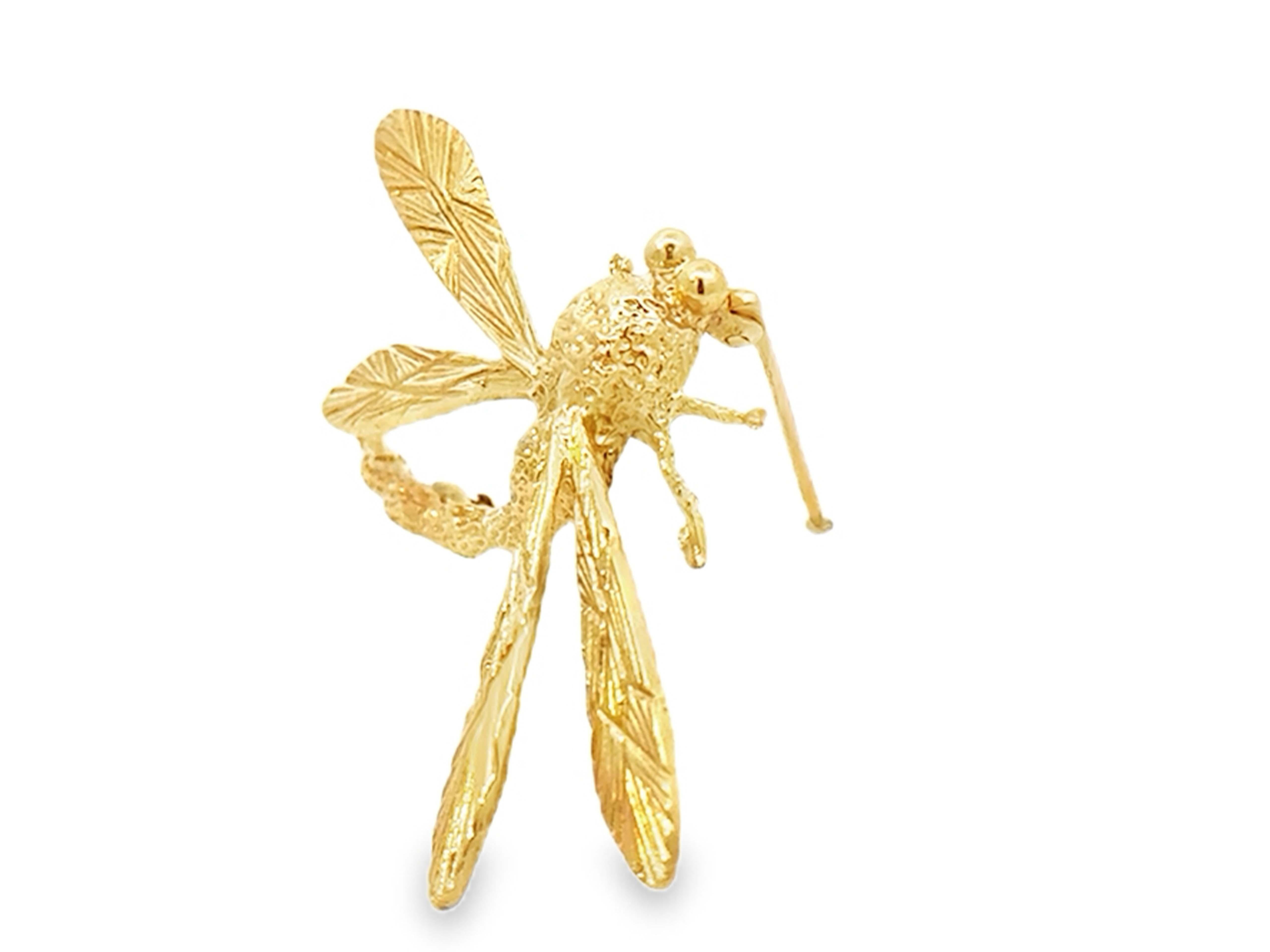 Dragonfly Brooch Solid 14k Yellow Gold In Excellent Condition For Sale In Honolulu, HI