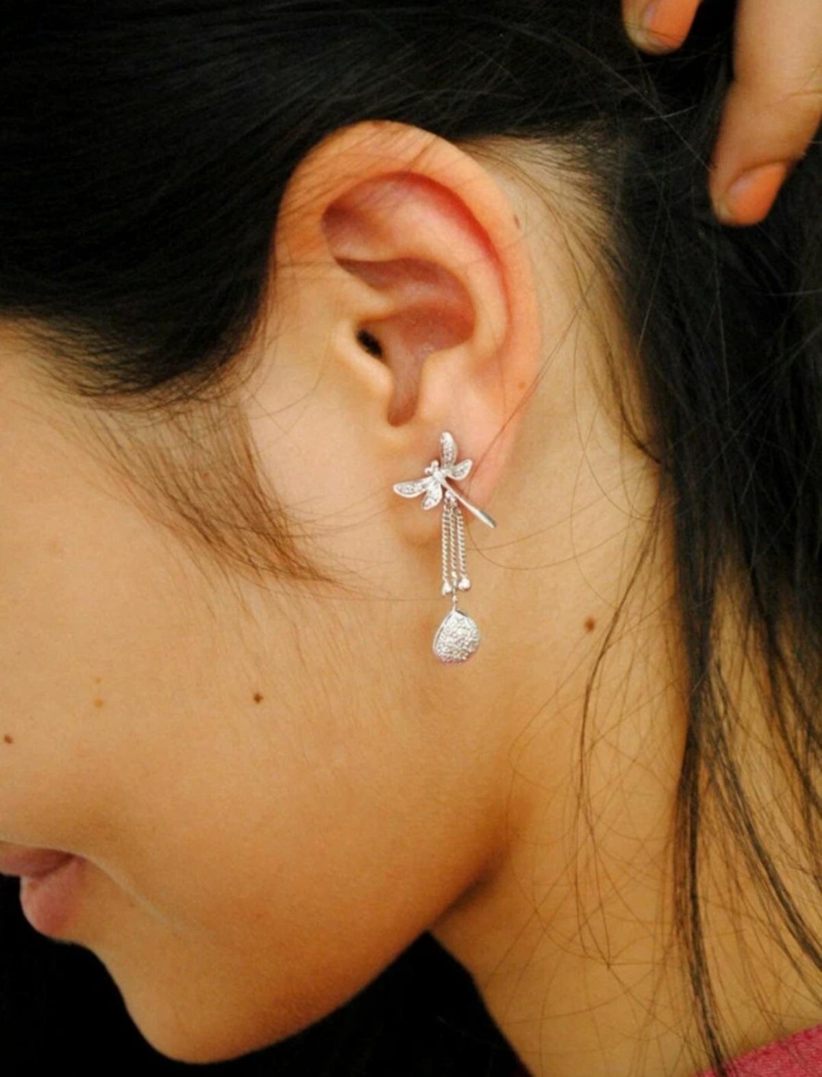 Taille ronde Dragonfly Dangle Earring 925 Silver Natural Diamond Spring Insect Earring Gift. en vente