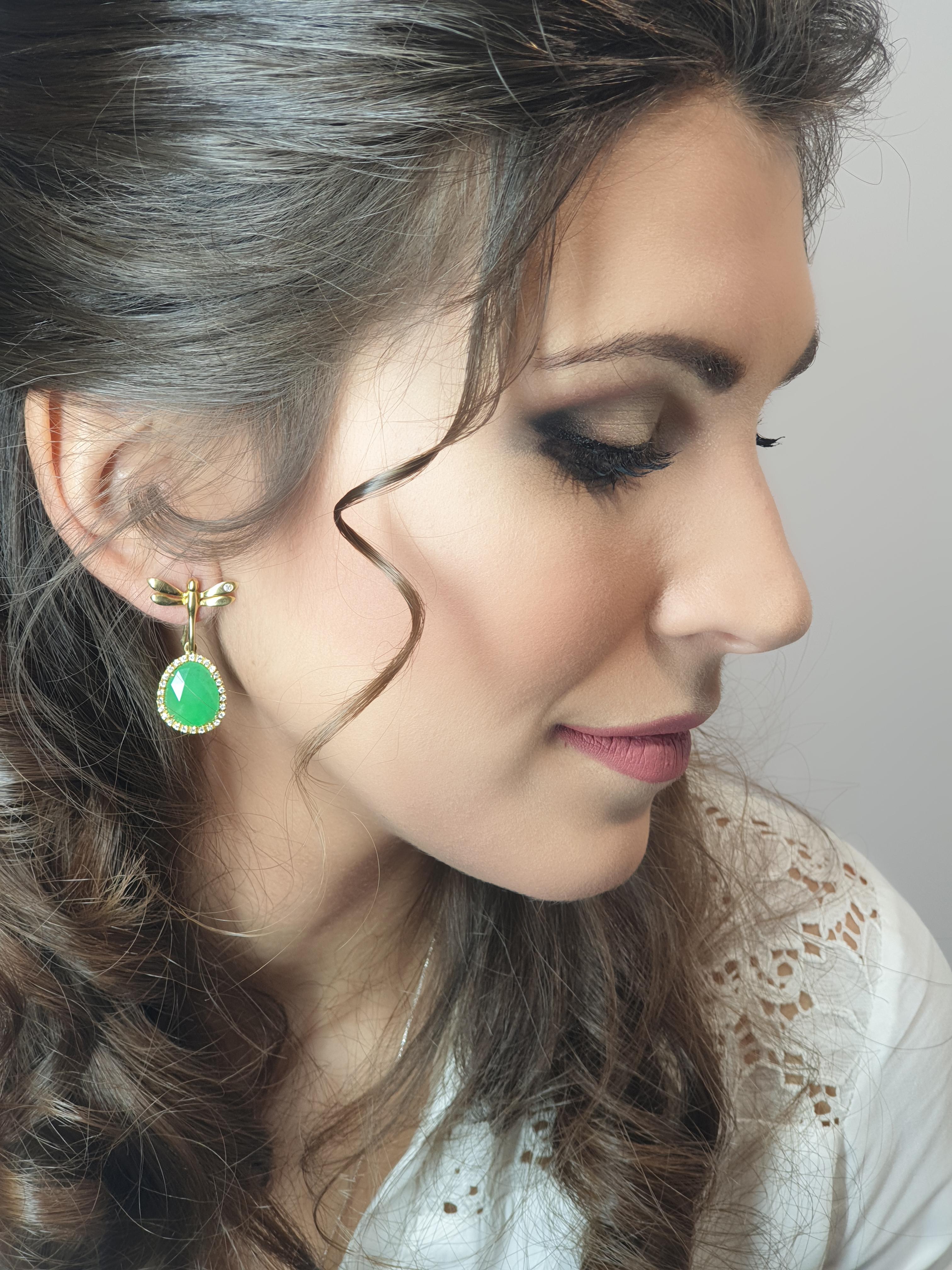 Boucles d'oreilles contemporaines en or 18 carats convertibles en jade brillant avec libellule Pour femmes en vente