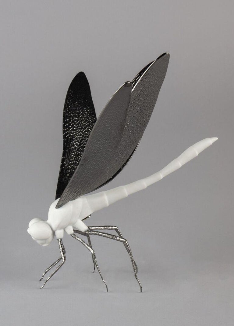 Dragonfly Figurine, Matte White In New Condition For Sale In Cranbury, NJ