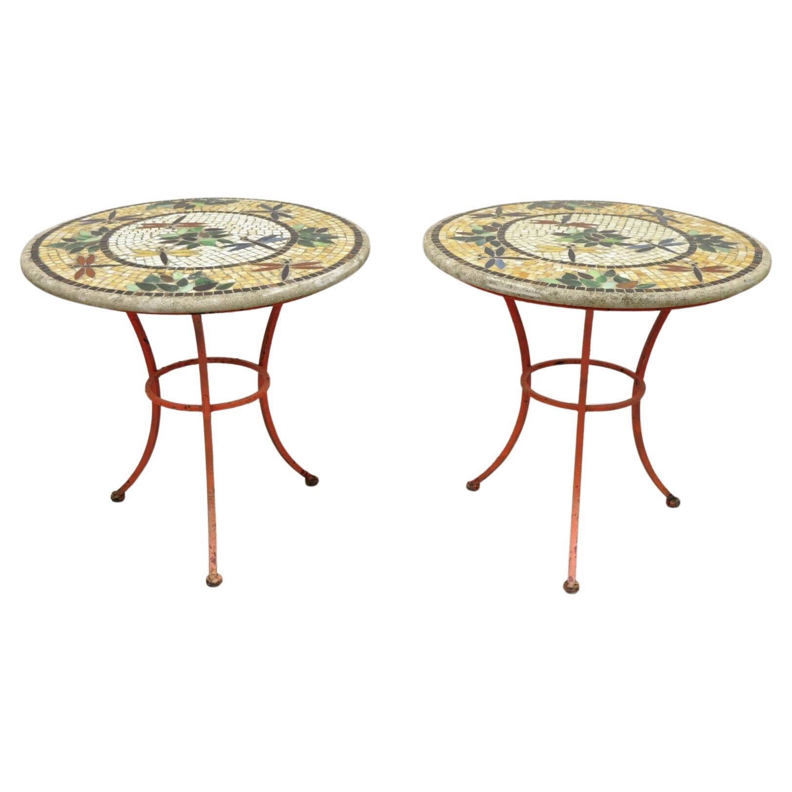 Tables d'appoint de patio à plateau en pierre et base en fer Dragonfly Mosaic Tile Round, Pair en vente
