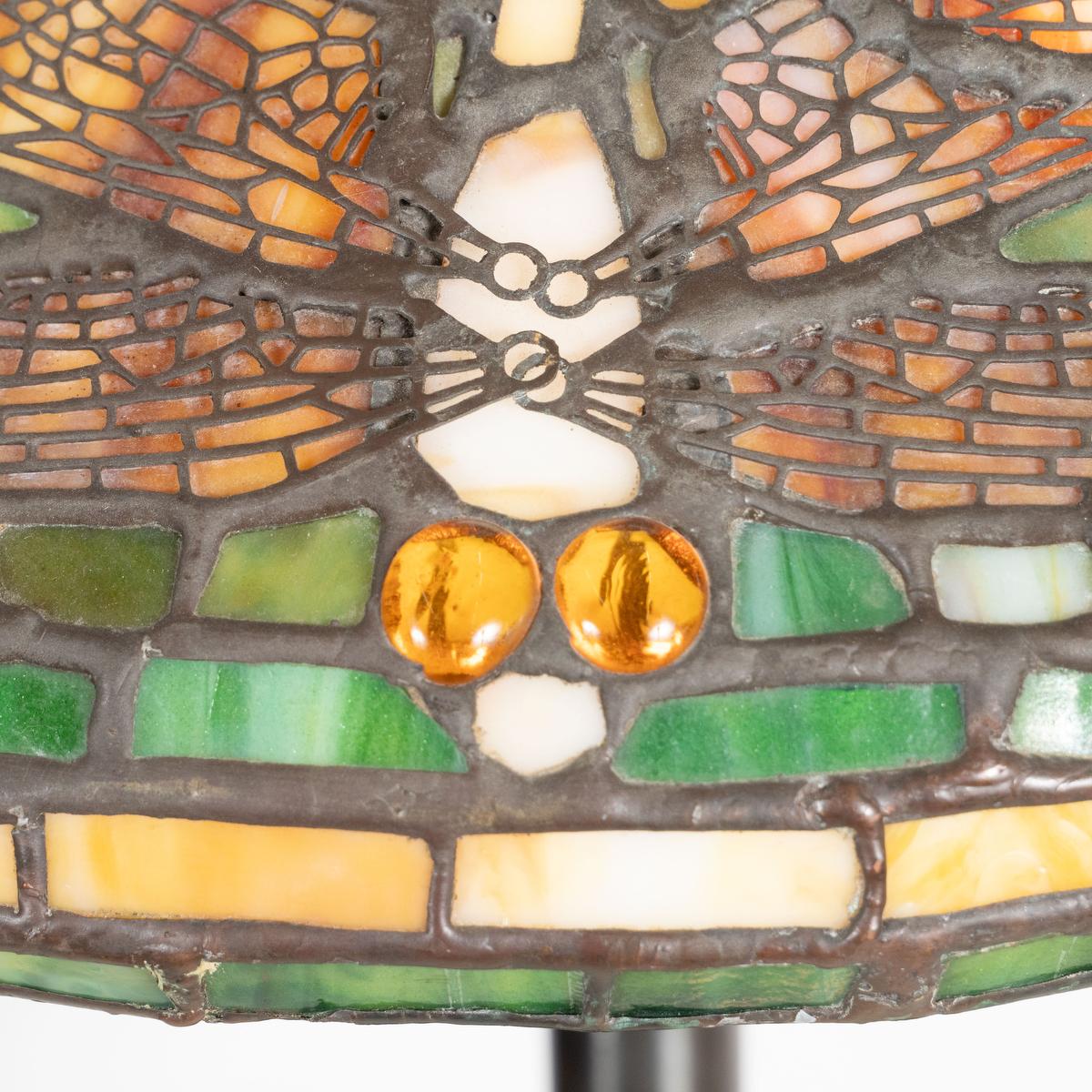 Tischlampe mit Schmetterlingsmotiv im Stil von Lalique im Angebot 5