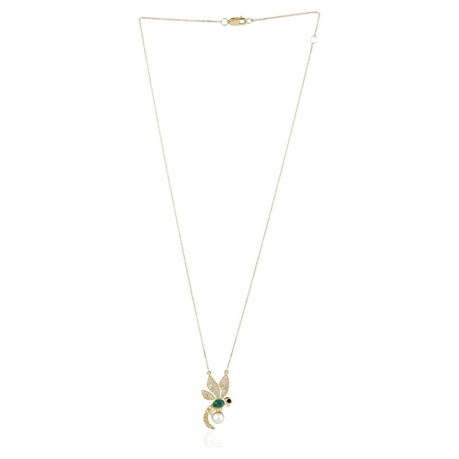 Pendentif libellule avec émeraude et chaîne de perles en or 18k