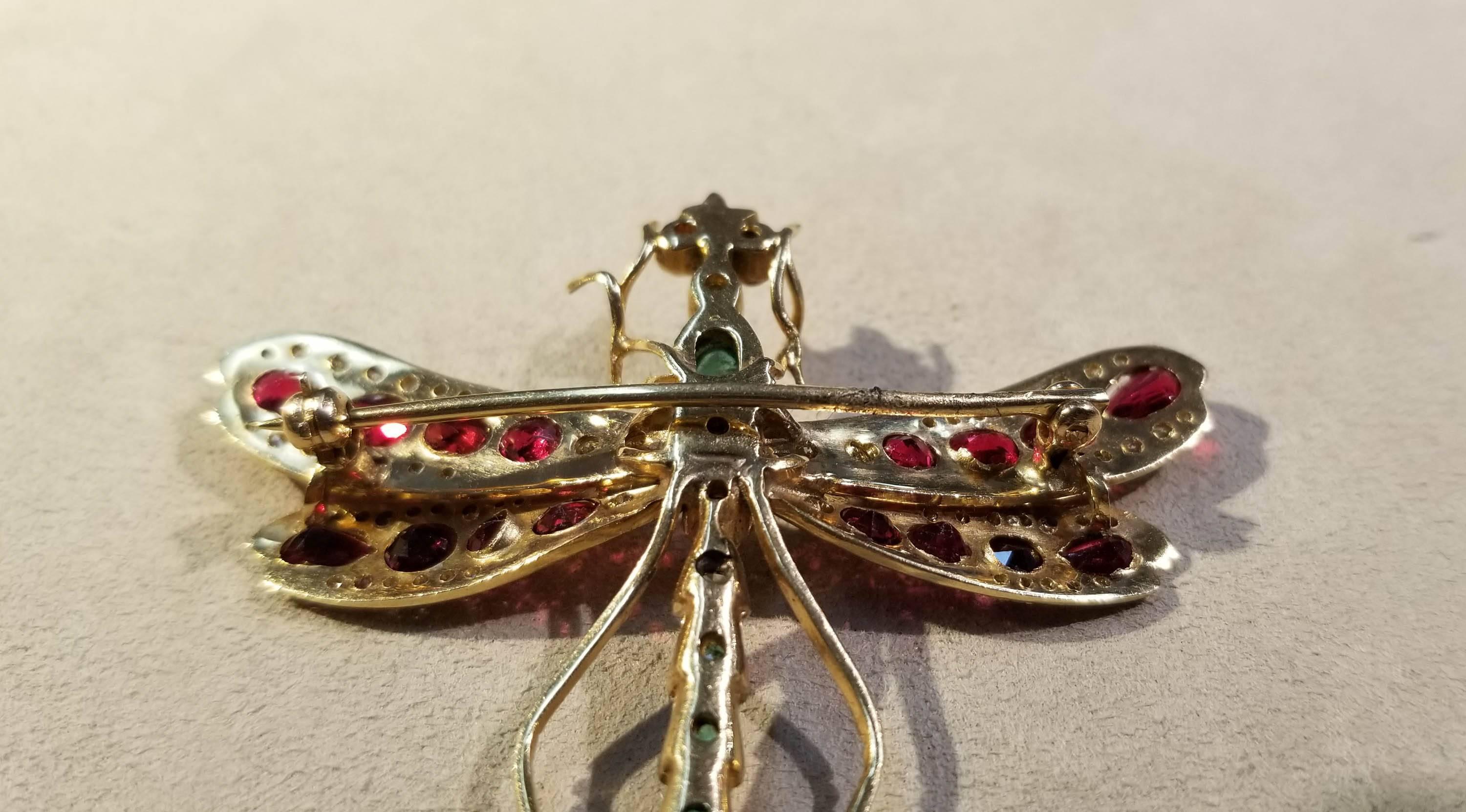Dragonfly Pin, 14 Karat Yellow Gold For Sale 1