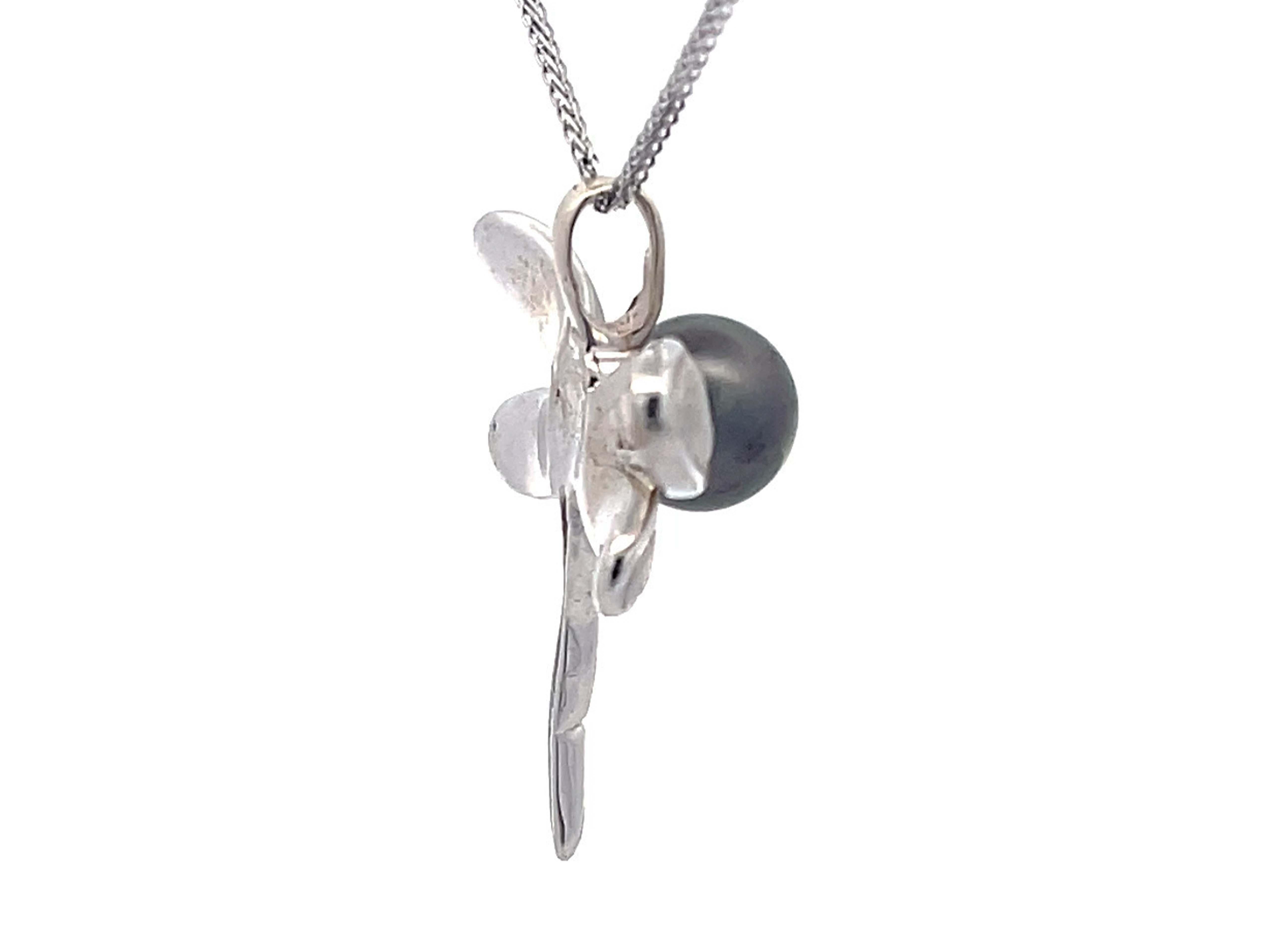Dragonfly Tahitian Pearl Pendant on Chain in 14k White Gold In Good Condition For Sale In Honolulu, HI