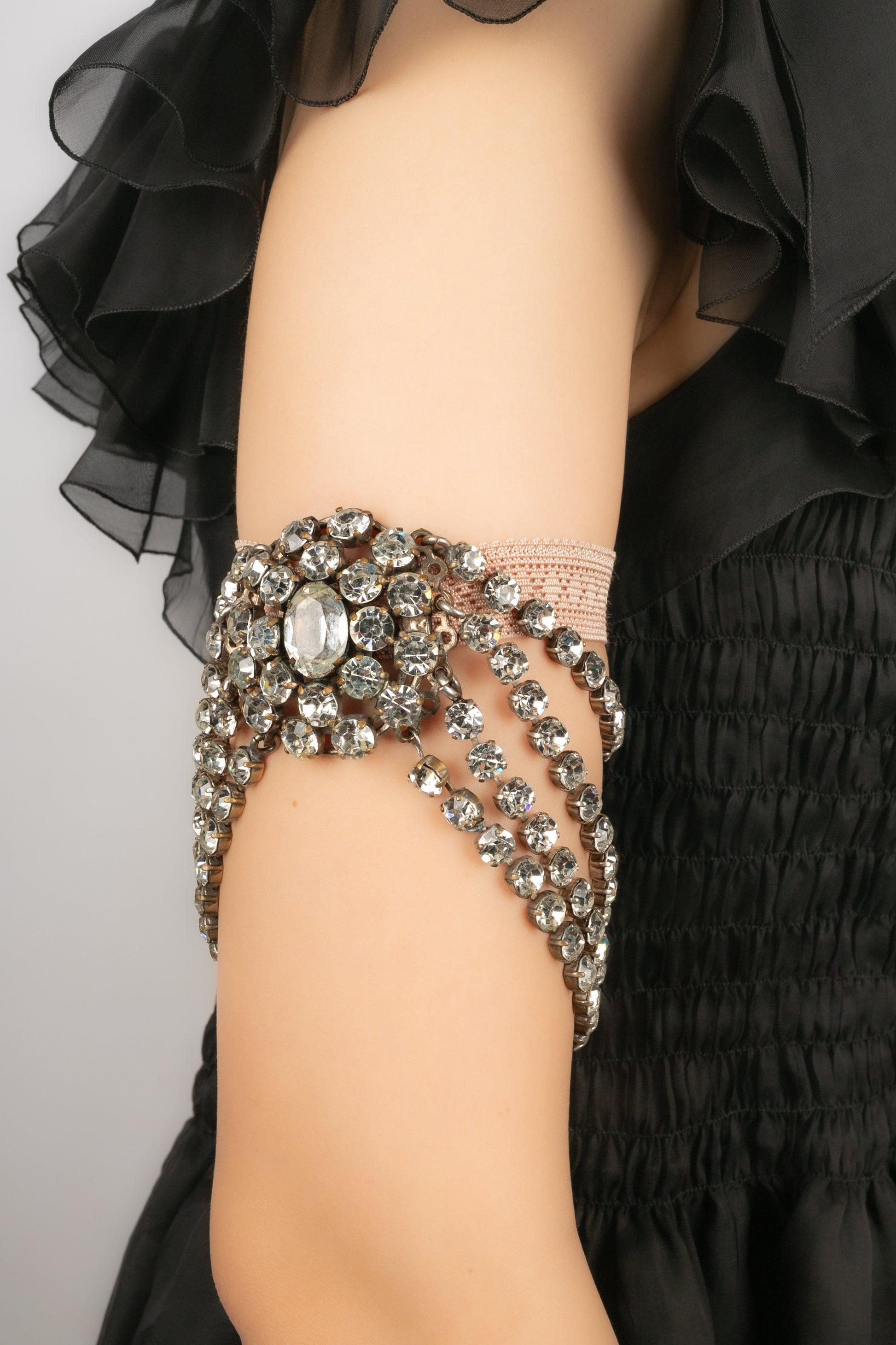 Dramatisches Armband mit Perlen, 1920er-Jahre im Angebot 2