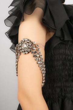 Bracelet dramatique avec strasss et cabochons de perles, années 1920