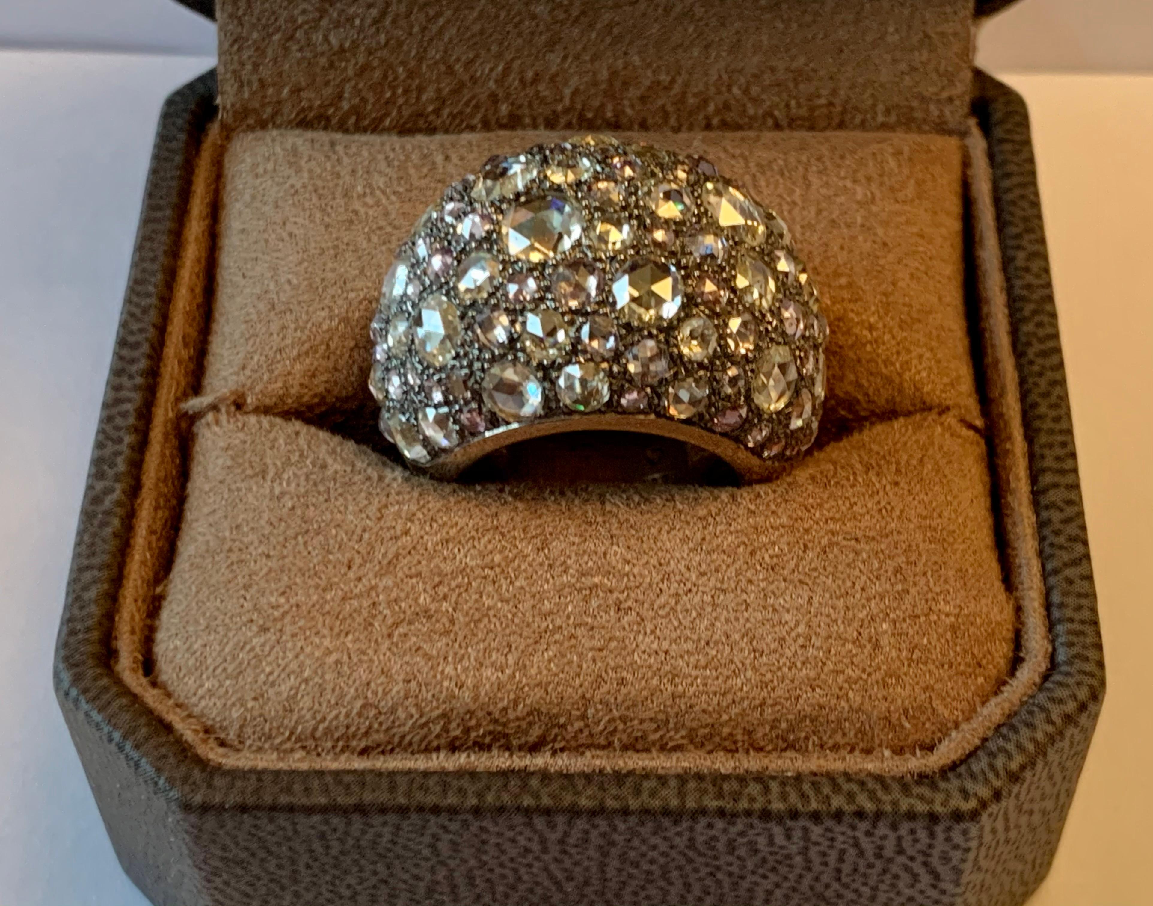 Dramatic 18K White Gold Black Rhodium Pave Ring with Colored Rose Cut Diamonds In Good Condition For Sale In Zurich, Zollstrasse
