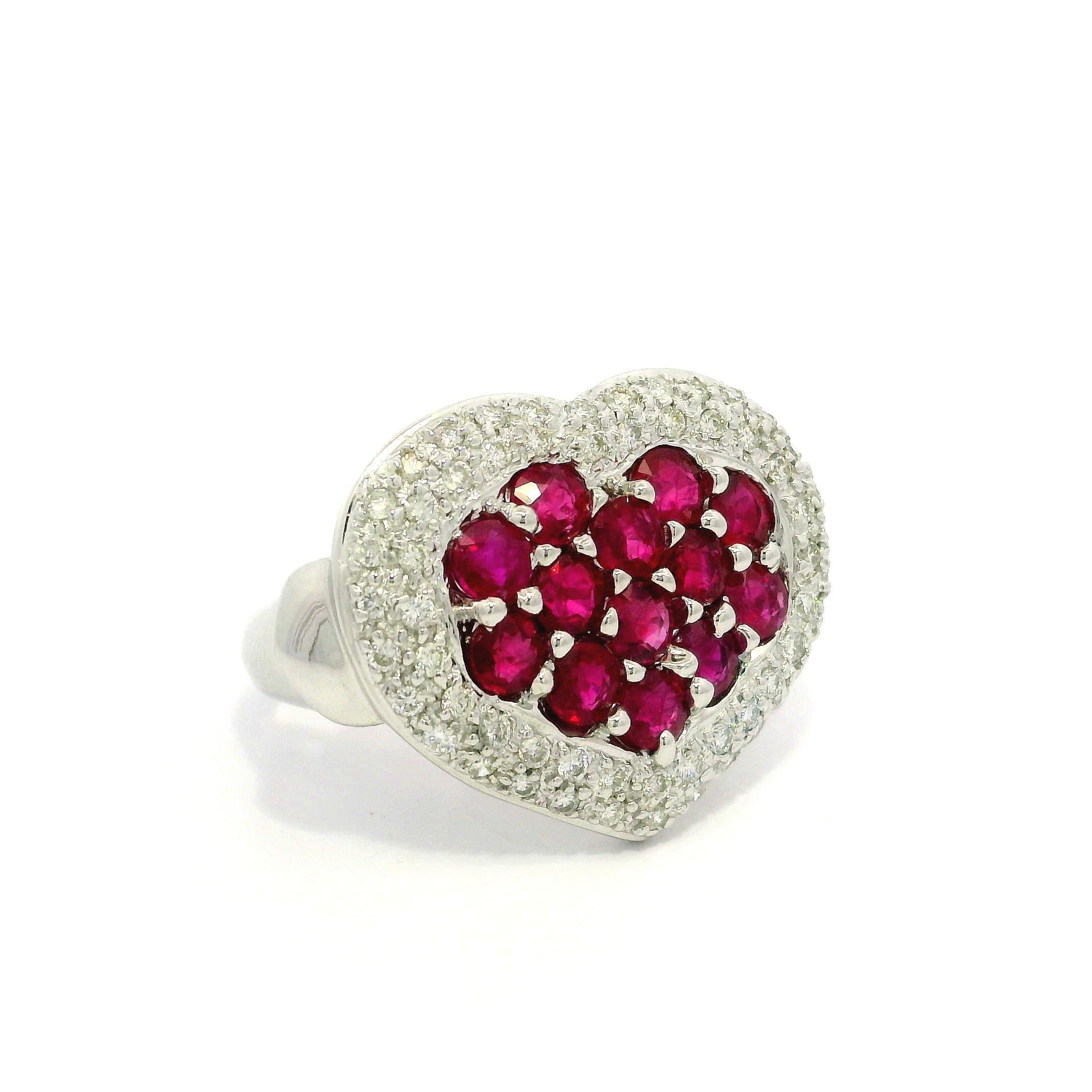 Drammatico anello a cuore in oro bianco 18k GIA con rubino rosso di Birmania e diamanti da 2,80ctw in vendita 6