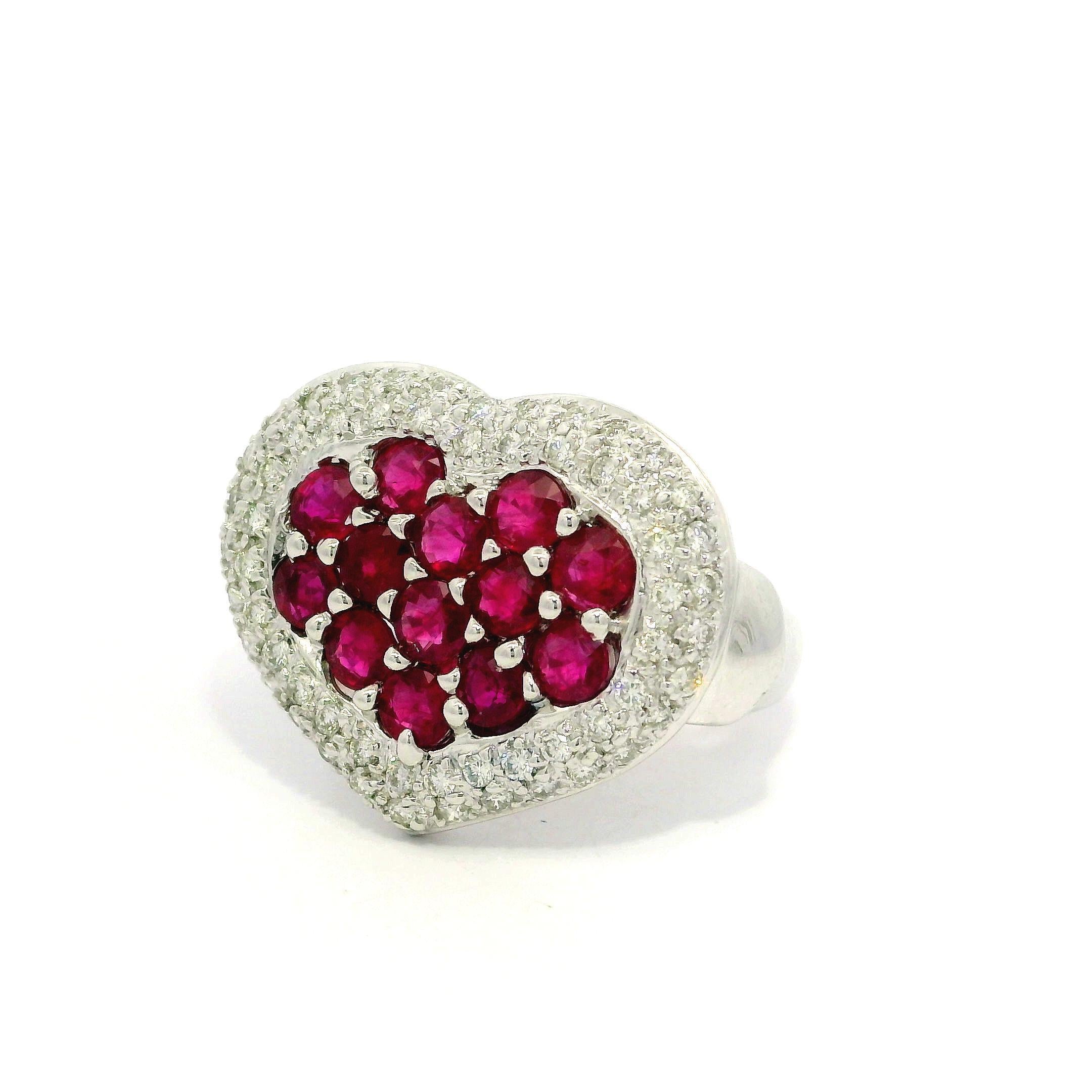 Drammatico anello a cuore in oro bianco 18k GIA con rubino rosso di Birmania e diamanti da 2,80ctw in vendita 8