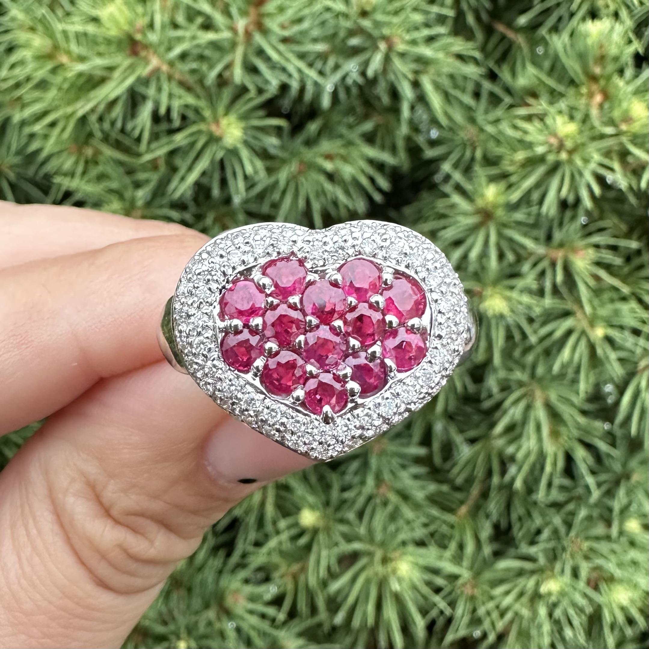 Drammatico anello a cuore in oro bianco 18k GIA con rubino rosso di Birmania e diamanti da 2,80ctw in vendita 10
