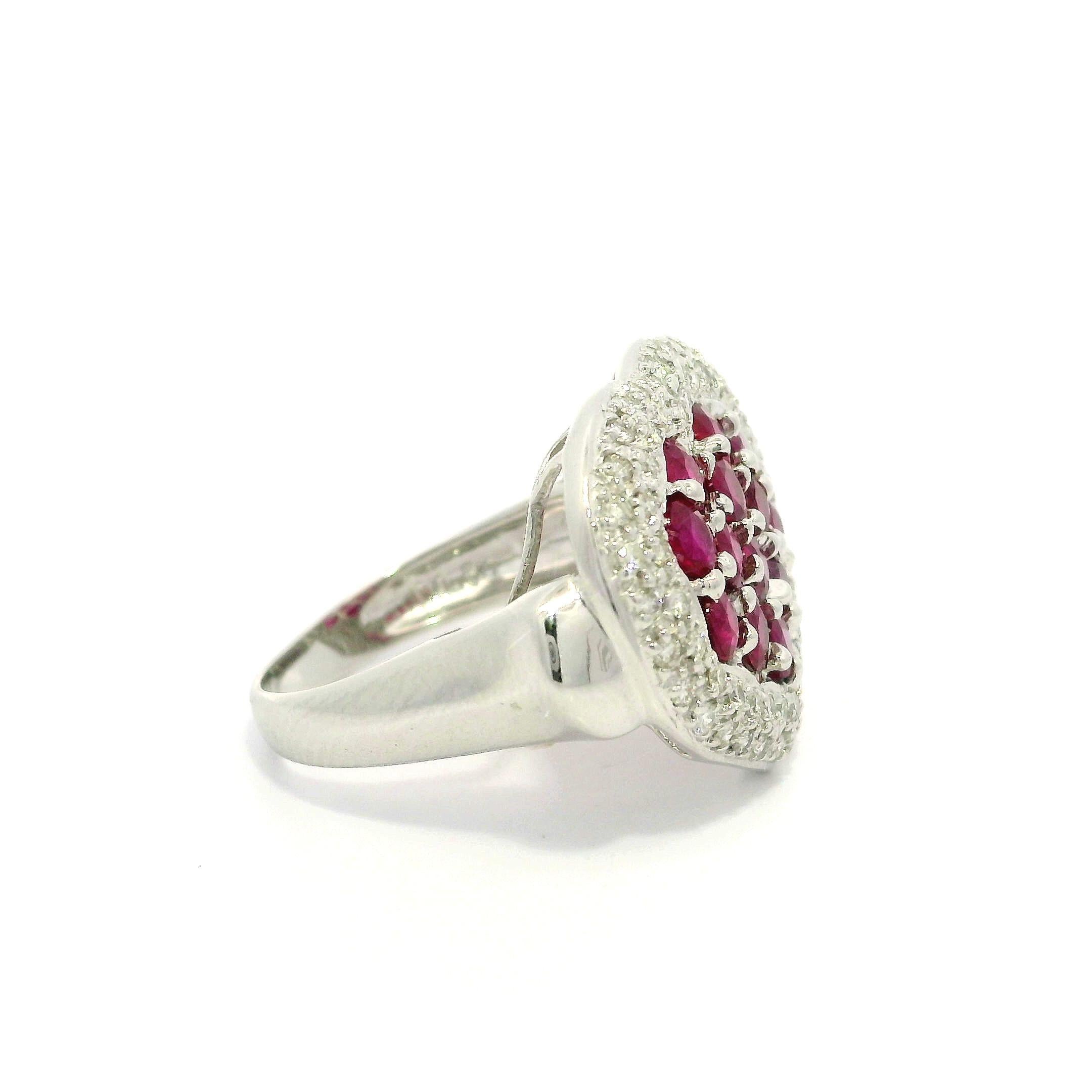 Drammatico anello a cuore in oro bianco 18k GIA con rubino rosso di Birmania e diamanti da 2,80ctw in vendita 1