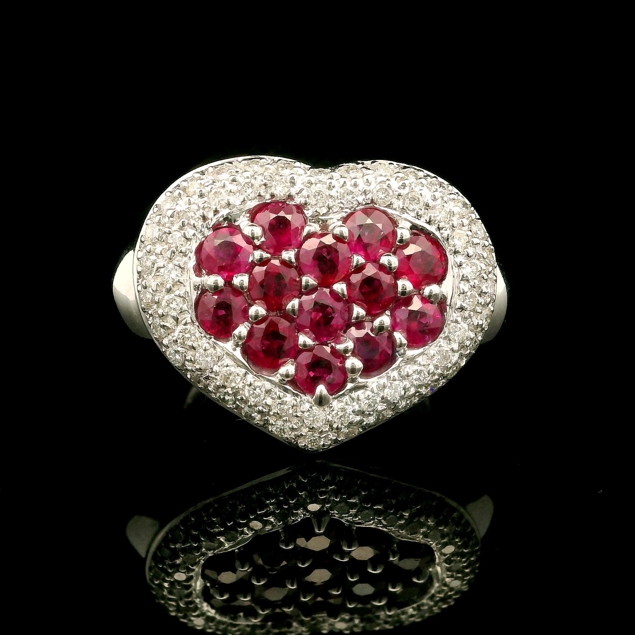 Drammatico anello a cuore in oro bianco 18k GIA con rubino rosso di Birmania e diamanti da 2,80ctw in vendita 2