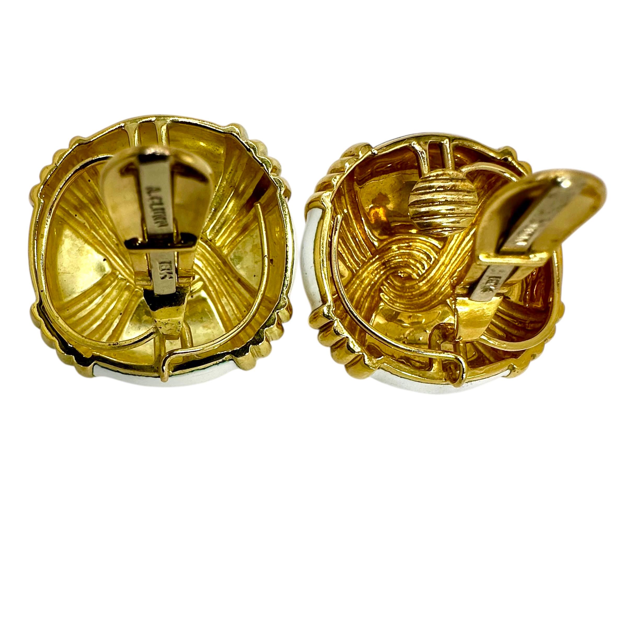 Dramatische Ohrringe aus 18 Karat Gelbgold und weißer Emaille von Andrew Clunn Damen im Angebot