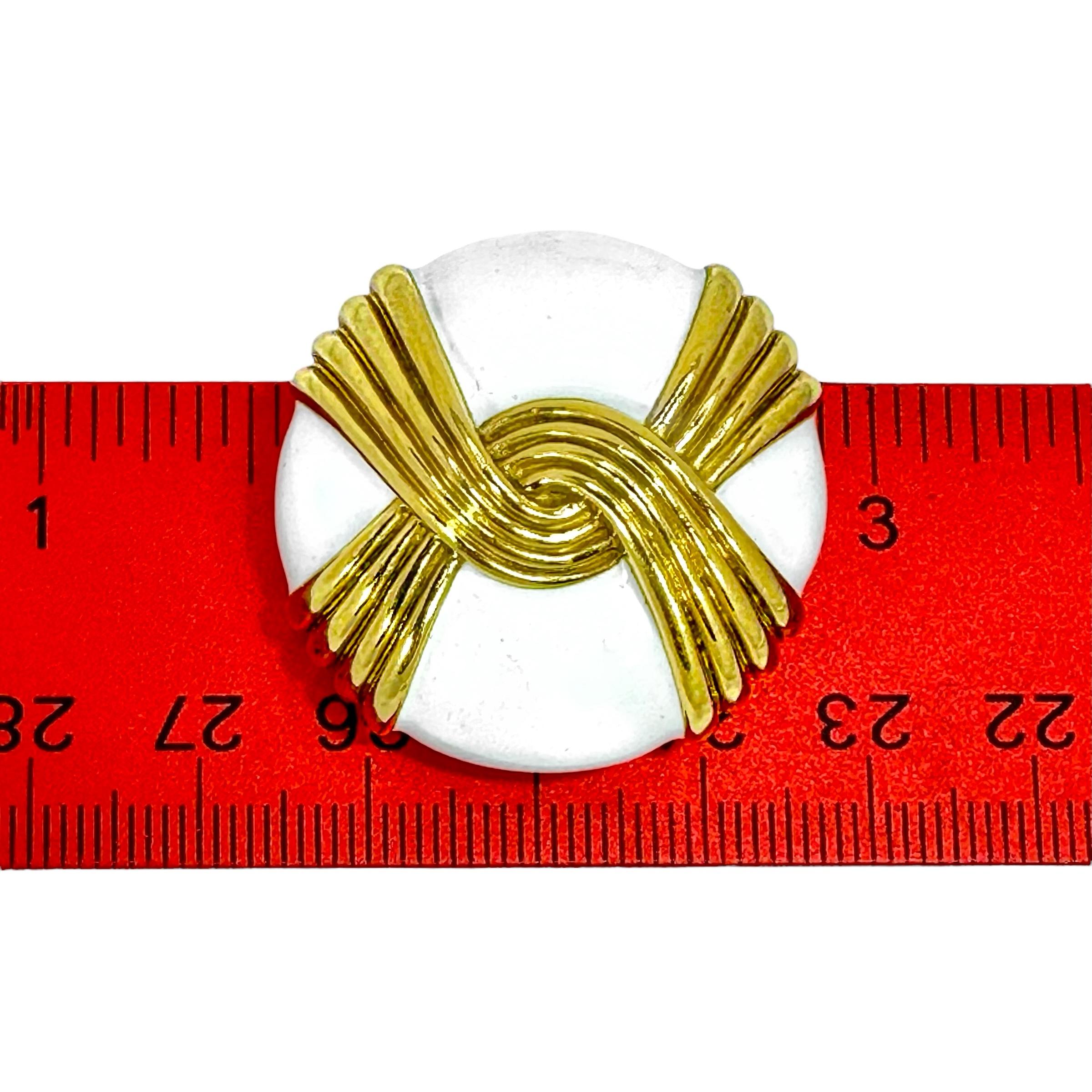 Dramatische Ohrringe aus 18 Karat Gelbgold und weißer Emaille von Andrew Clunn im Angebot 3