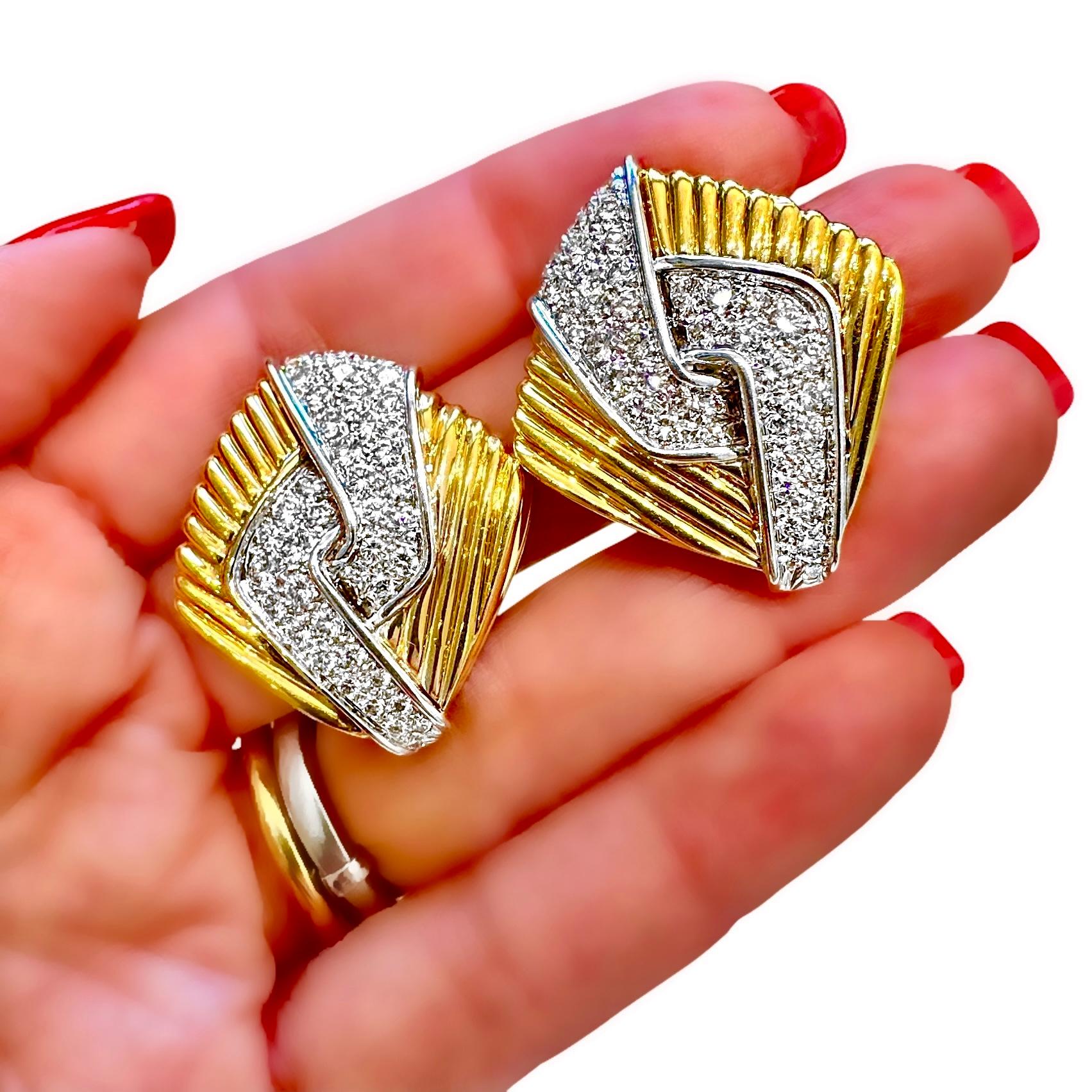 Dramatic 1970s 18K Yellow Gold Earrings with 4.5ct of G/VS2 Diamonds For Sale 5