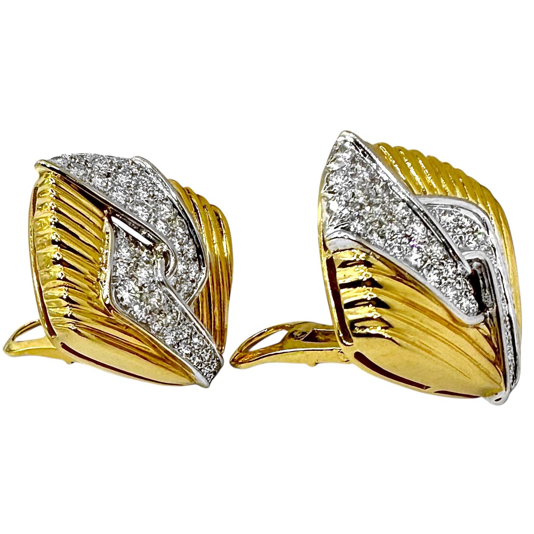 Brilliant Cut Dramatic 1970s 18K Yellow Gold Earrings with 4.5ct of G/VS2 Diamonds For Sale