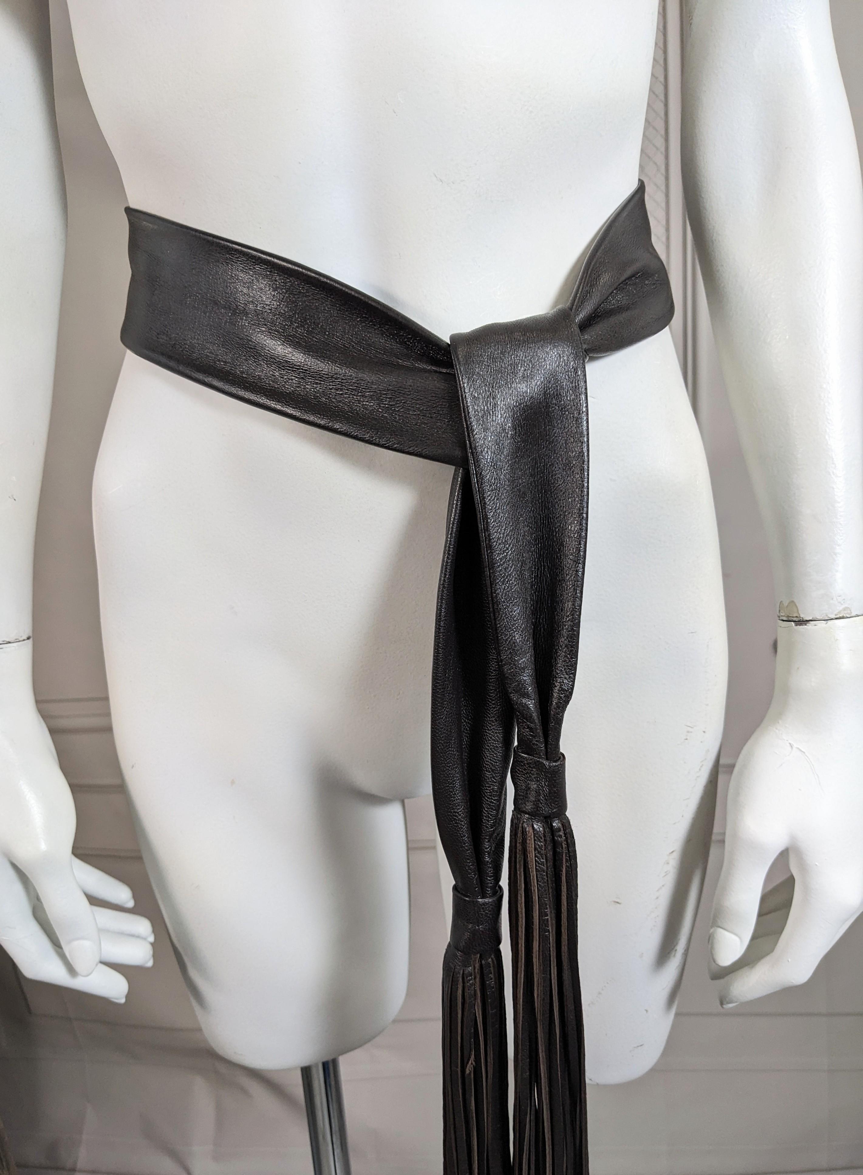 Drammatica fusciacca in pelle nera con frange degli anni '80 In condizioni ottime in vendita a New York, NY