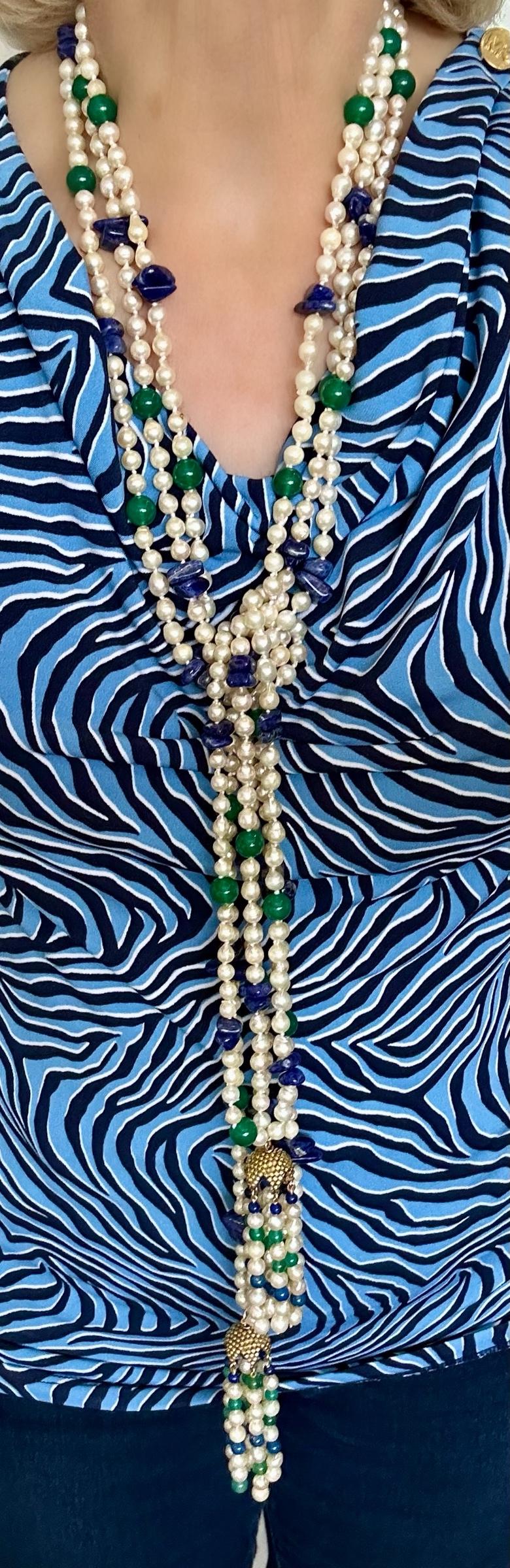 Donna Drammatica collana a tre fili con perle coltivate, pietre colorate e oro da 52 pollici in vendita