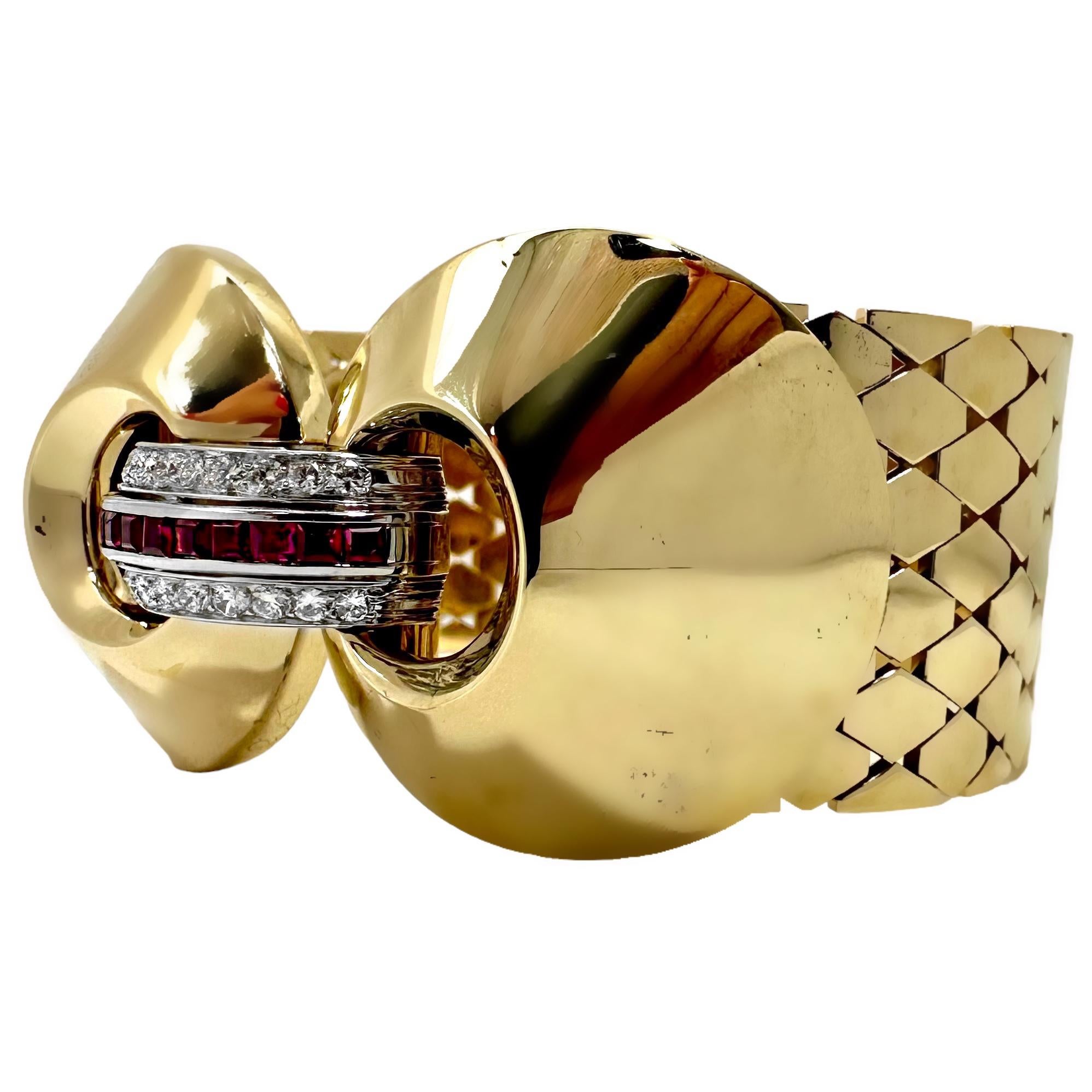 Dramatisches Armband aus Platin, Gold, Rubin und Diamanten aus der amerikanischen Retro-Periode (Alteuropäischer Schliff) im Angebot