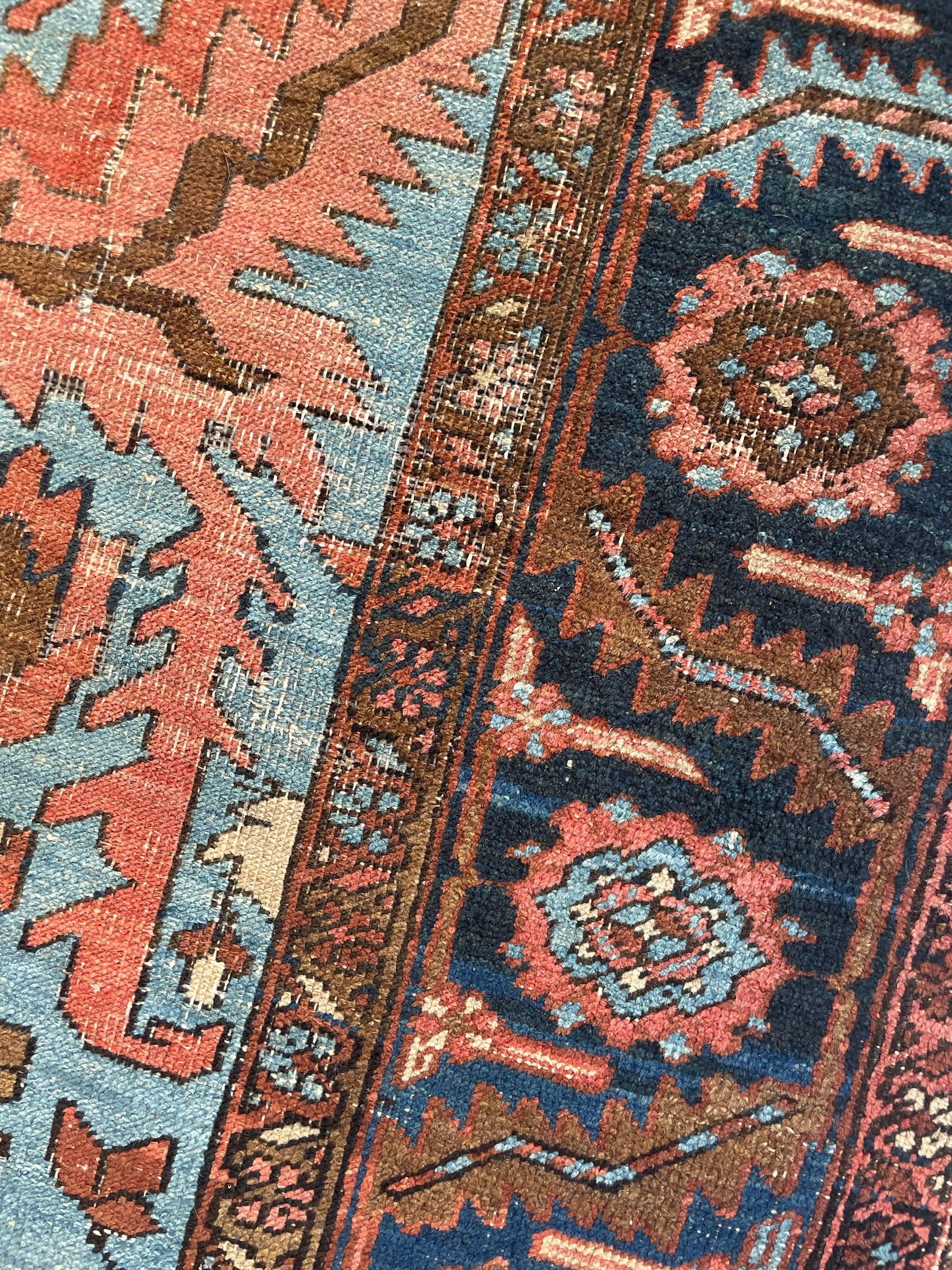 Dramatischer antiker persischer Heriz-Teppich in prächtigem und einzigartigem Traum, um 1910-20''s im Angebot 16
