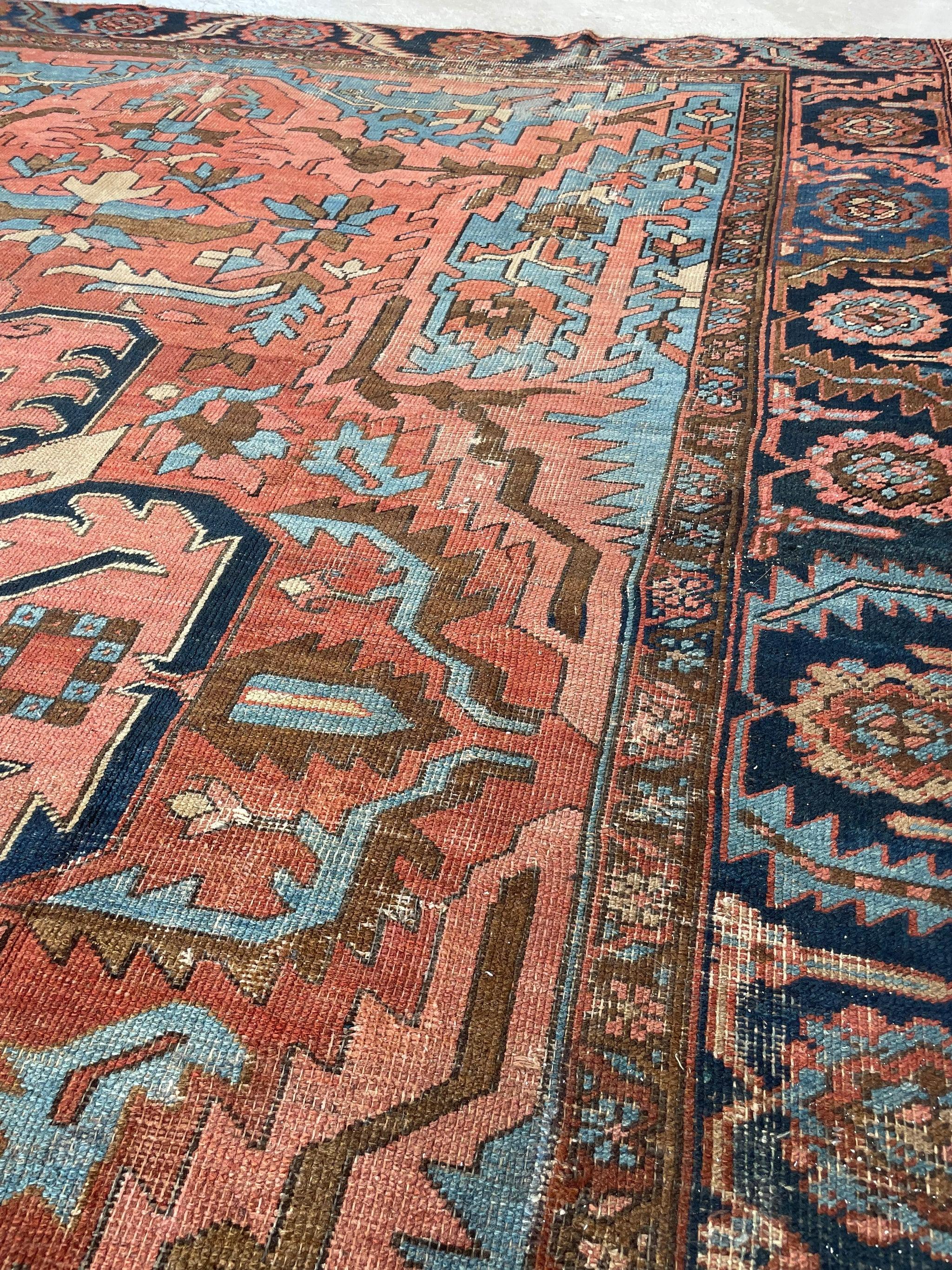 Dramatique tapis persan ancien Heriz dans un rêve magnifique et unique, vers les années 1910-20'' en vente 2