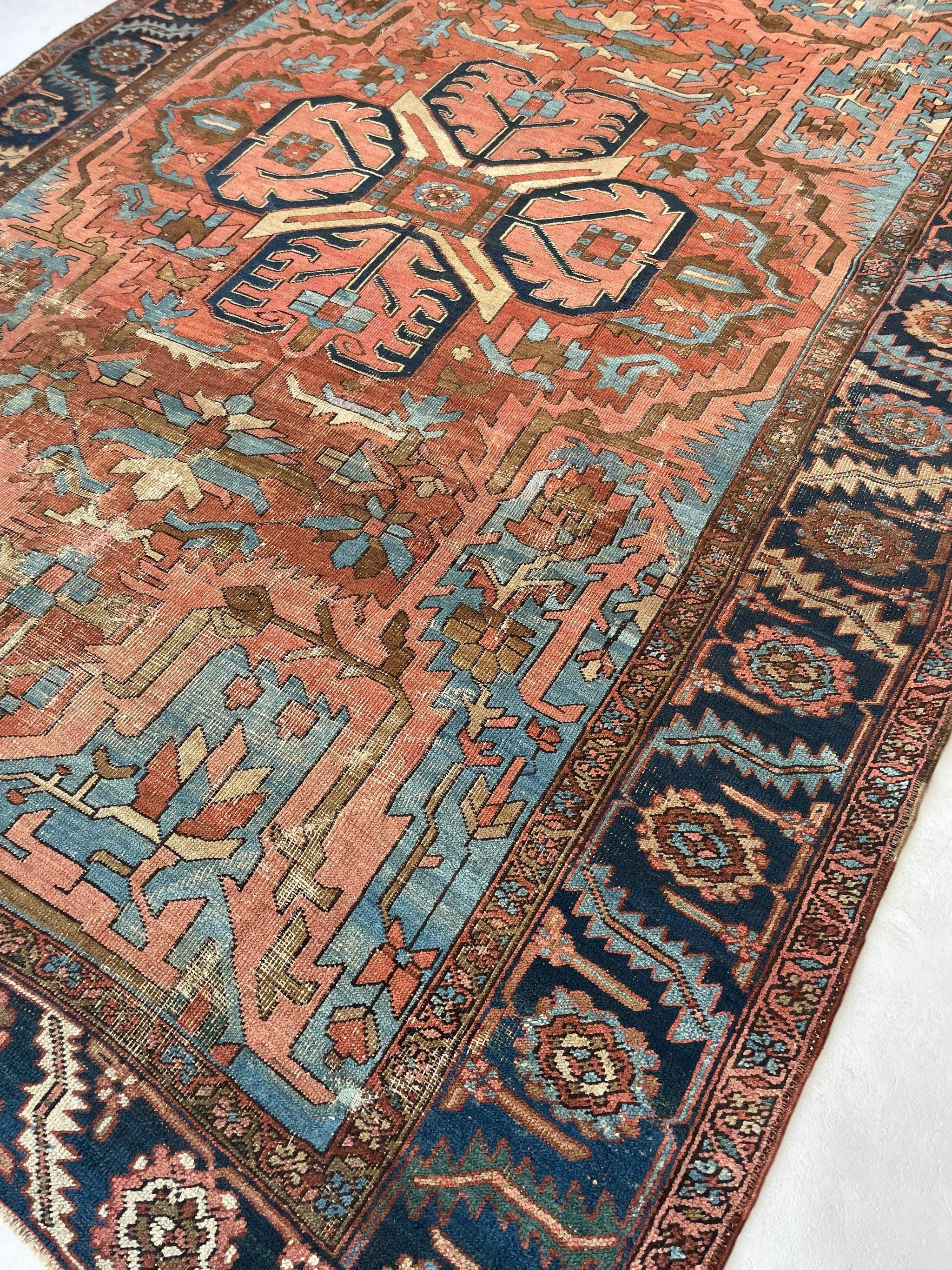 Dramatique tapis persan ancien Heriz dans un rêve magnifique et unique, vers les années 1910-20'' en vente 4
