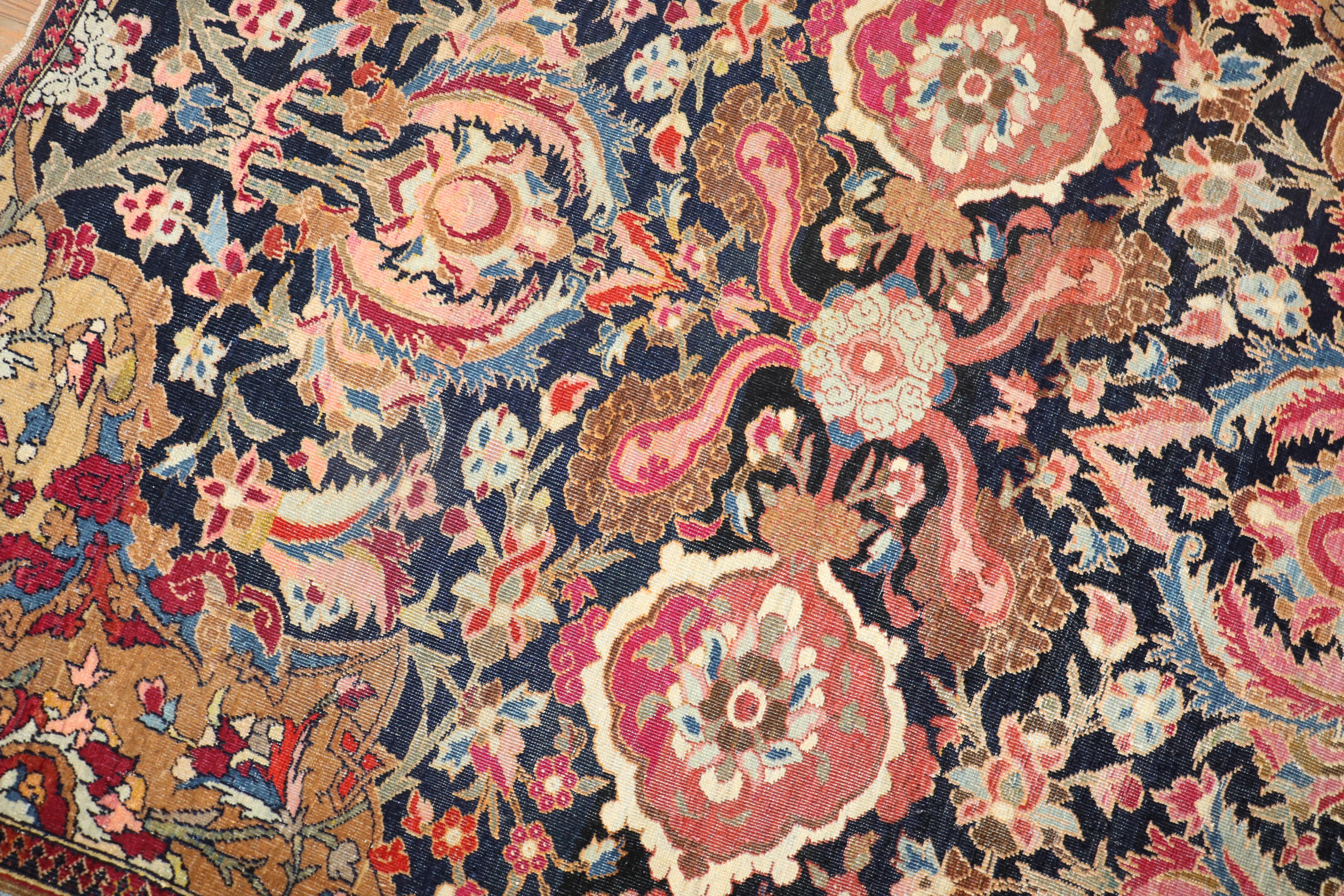 Indien Tapis persan ancien dramatique d'Ispahan en vente