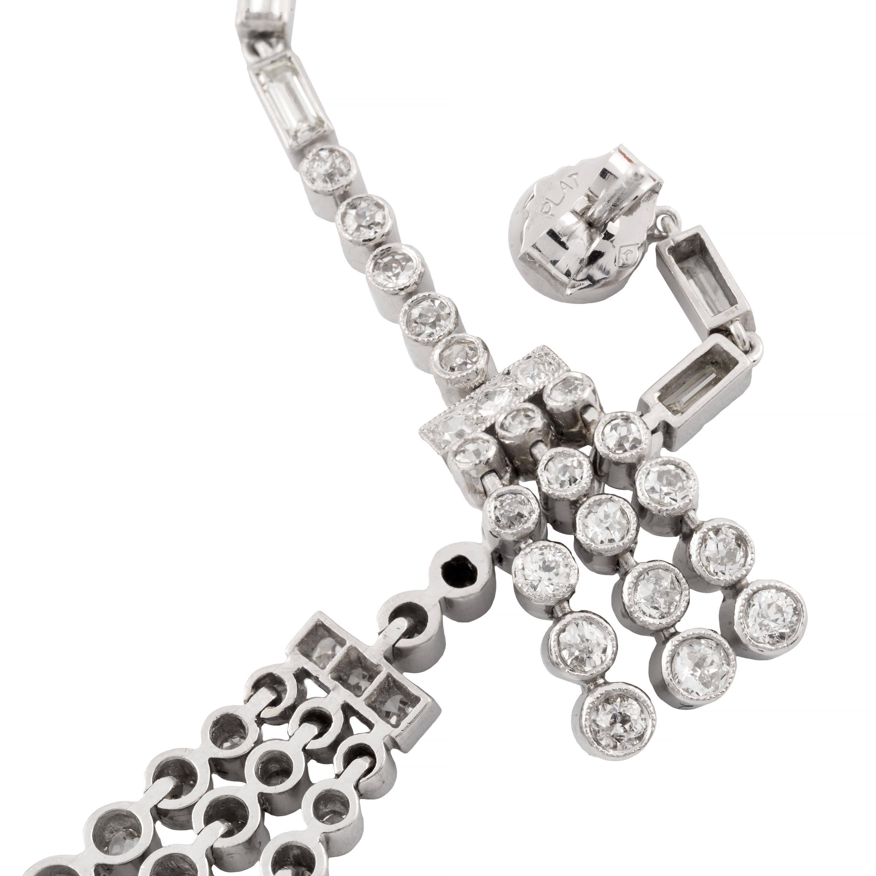 Dramatische Art-Déco-Ohrringe aus Platin mit 3,05 Karat Diamanten im europäischen Schliff im Zustand „Gut“ in Boston, MA