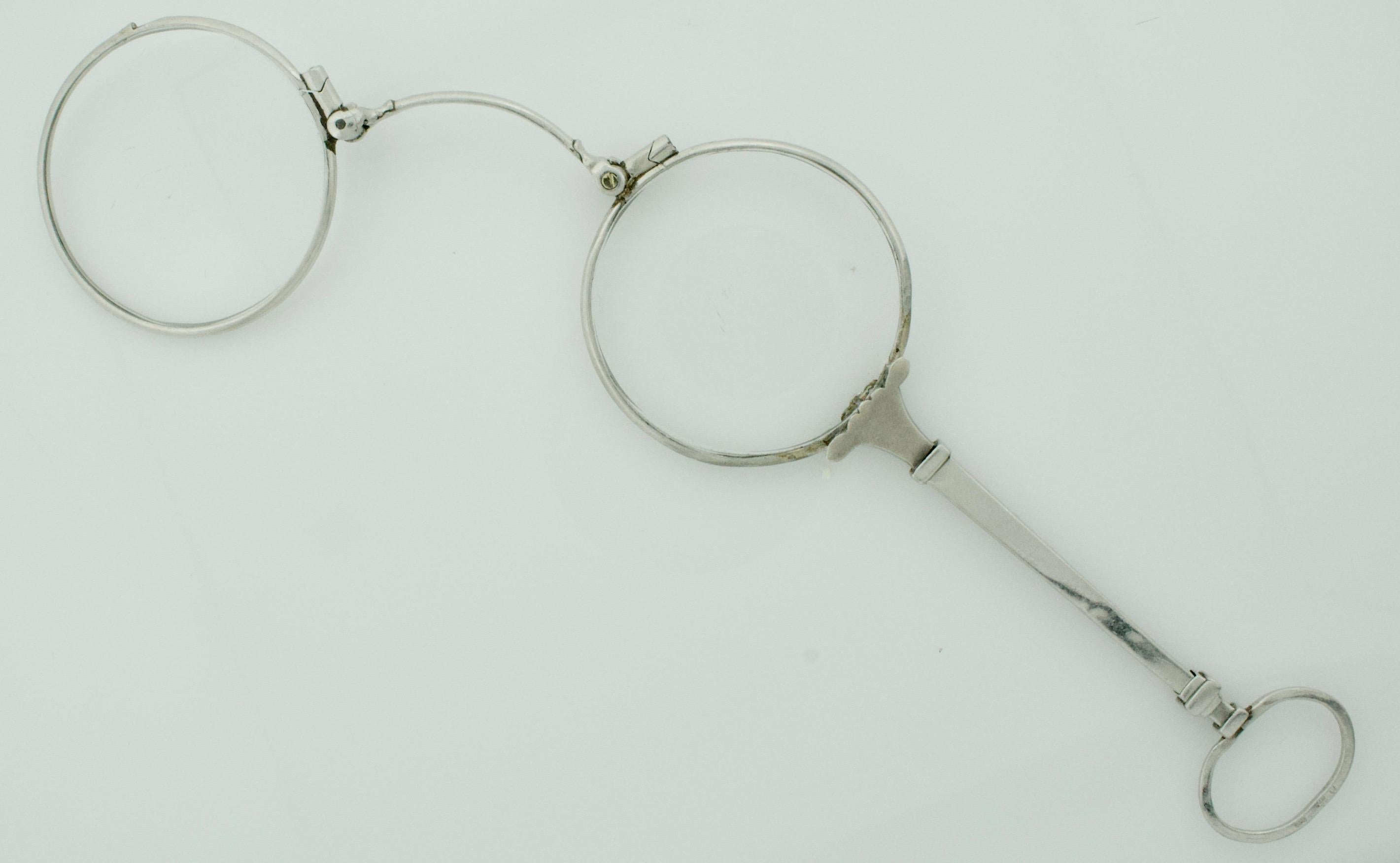 Dramatische Art-Déco-Lorgnette aus Platin und Diamanten, um 1920 für Damen oder Herren im Angebot